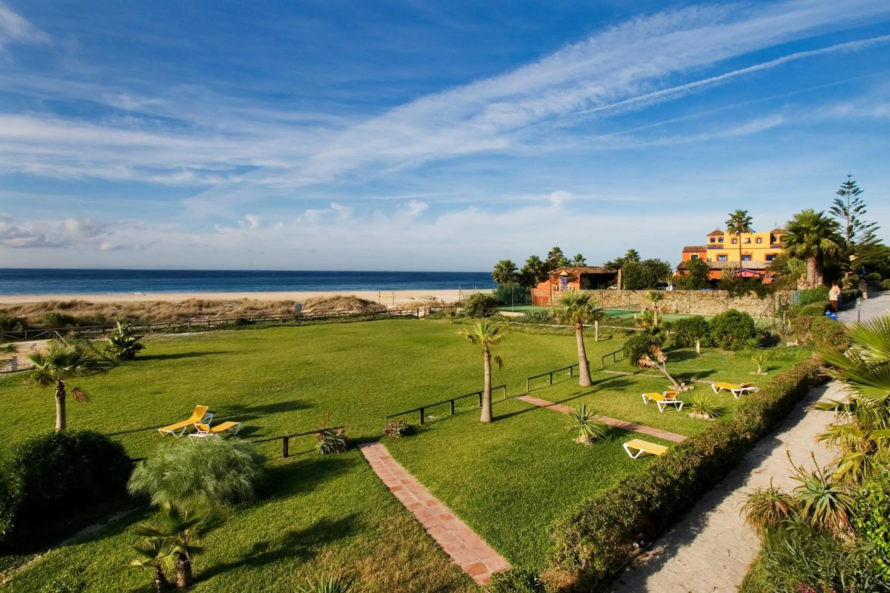 Garden in Beach Hotel Dos Mares