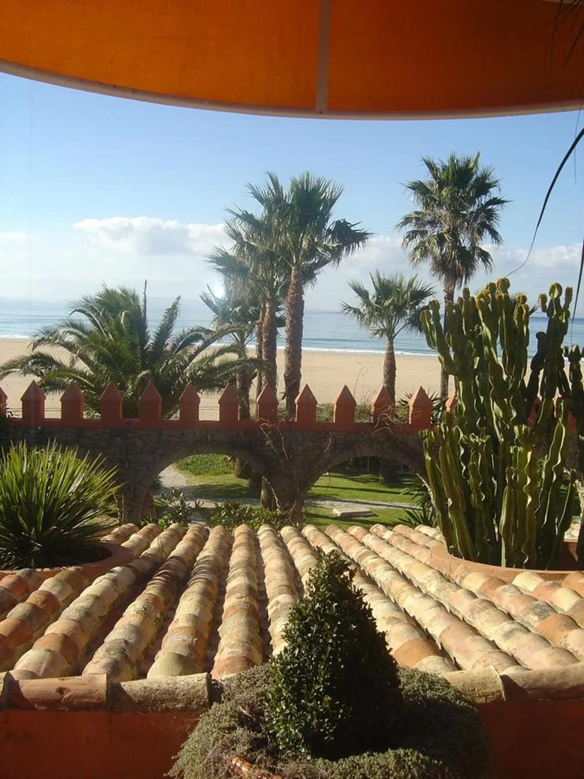 Facade/entrance in Beach Hotel Dos Mares