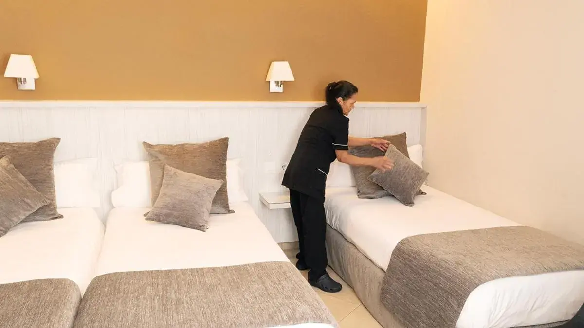 Triple Room in Hotel Coronado Triple Room in Hotel Coronado