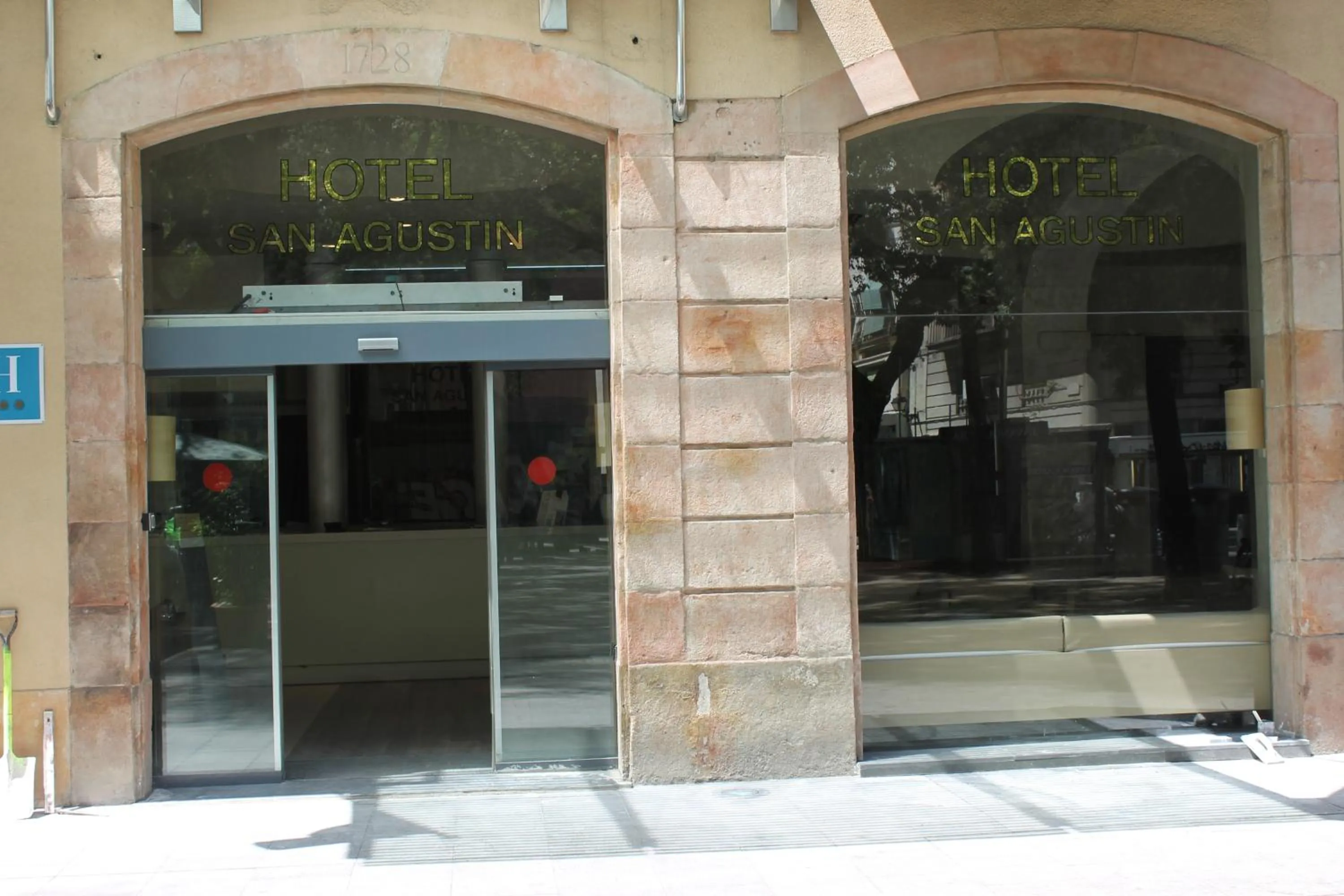 Facade/entrance in Hotel Sant Agustí