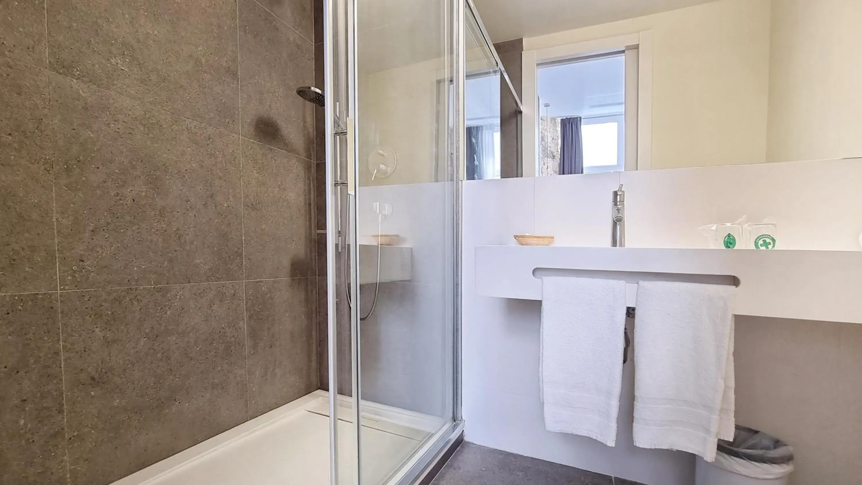 Interior Double or Twin Room with Patio in Hotel Sant Agustí Interior Double or Twin Room with Patio in Hotel Sant Agustí