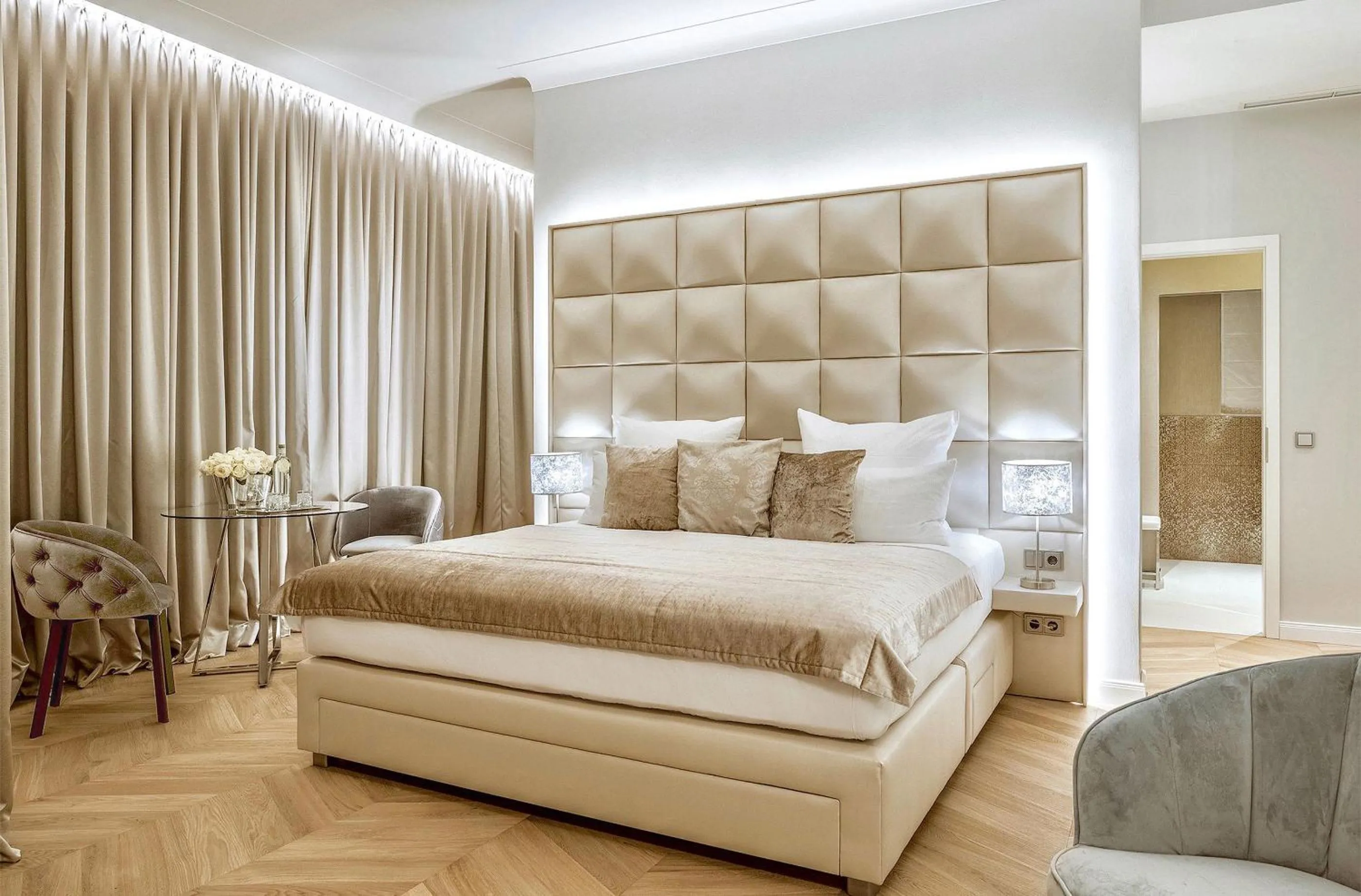 Bed in Villa Contessa - Luxury Spa Hotels