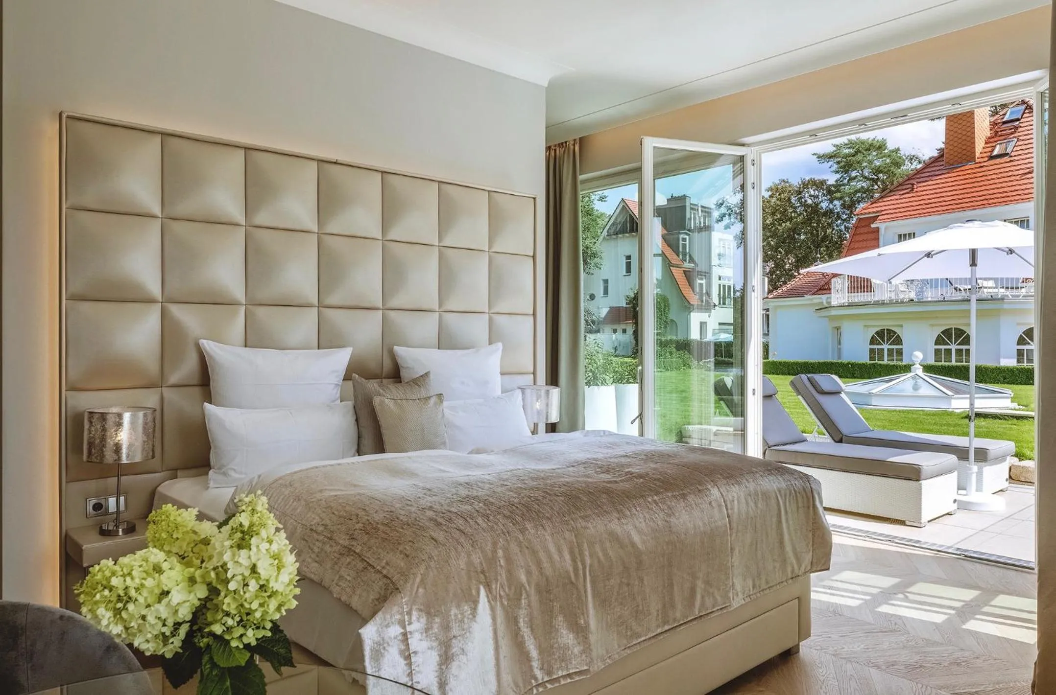 Bed in Villa Contessa - Luxury Spa Hotels