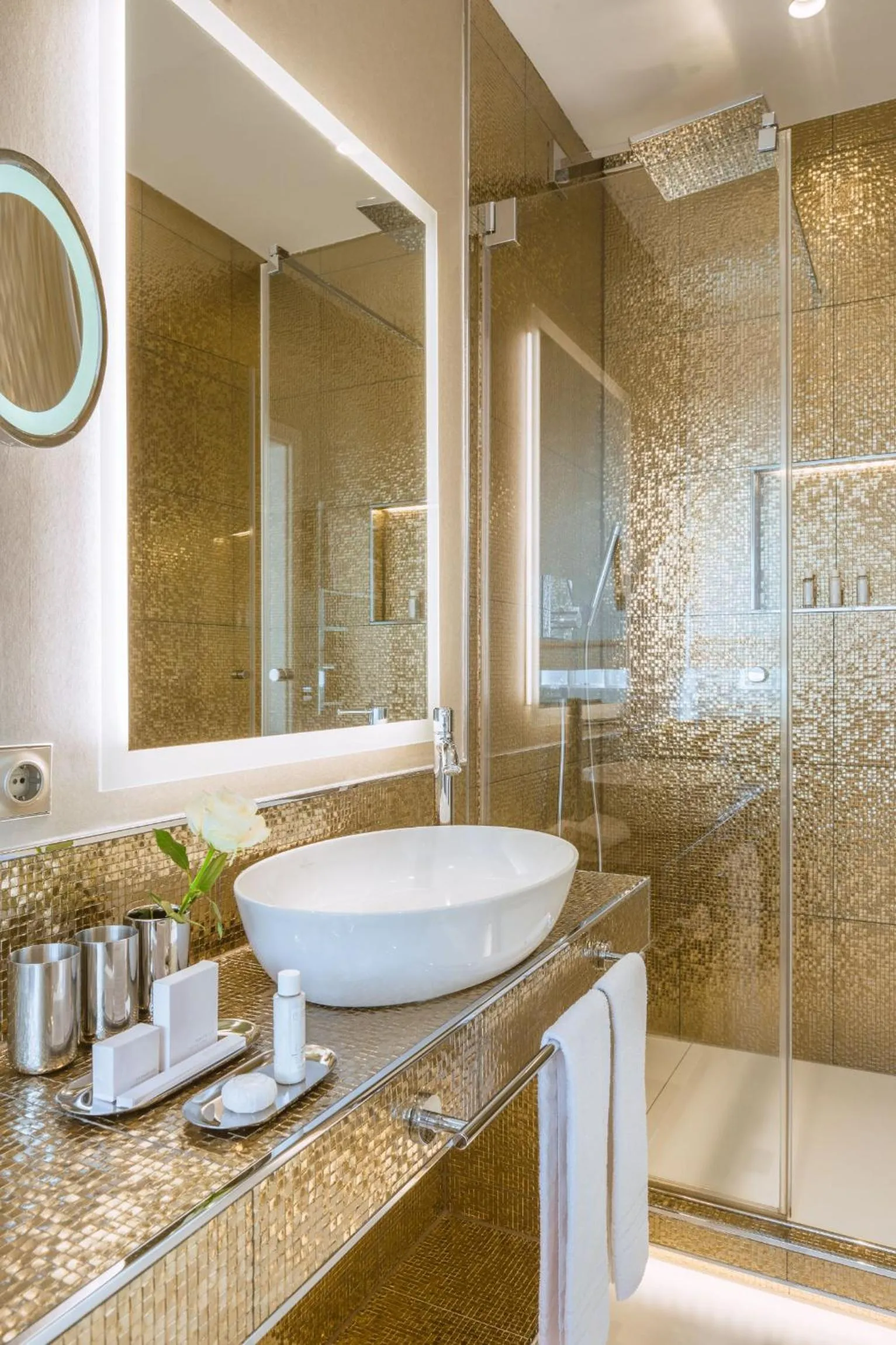 Shower in Villa Contessa - Luxury Spa Hotels
