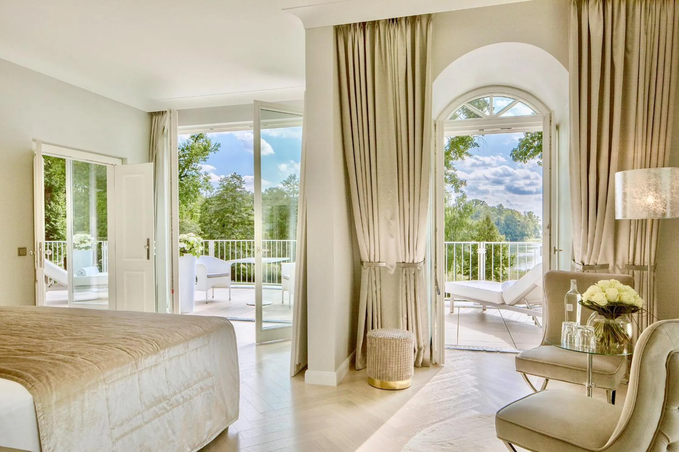 Bed in Villa Contessa - Luxury Spa Hotels