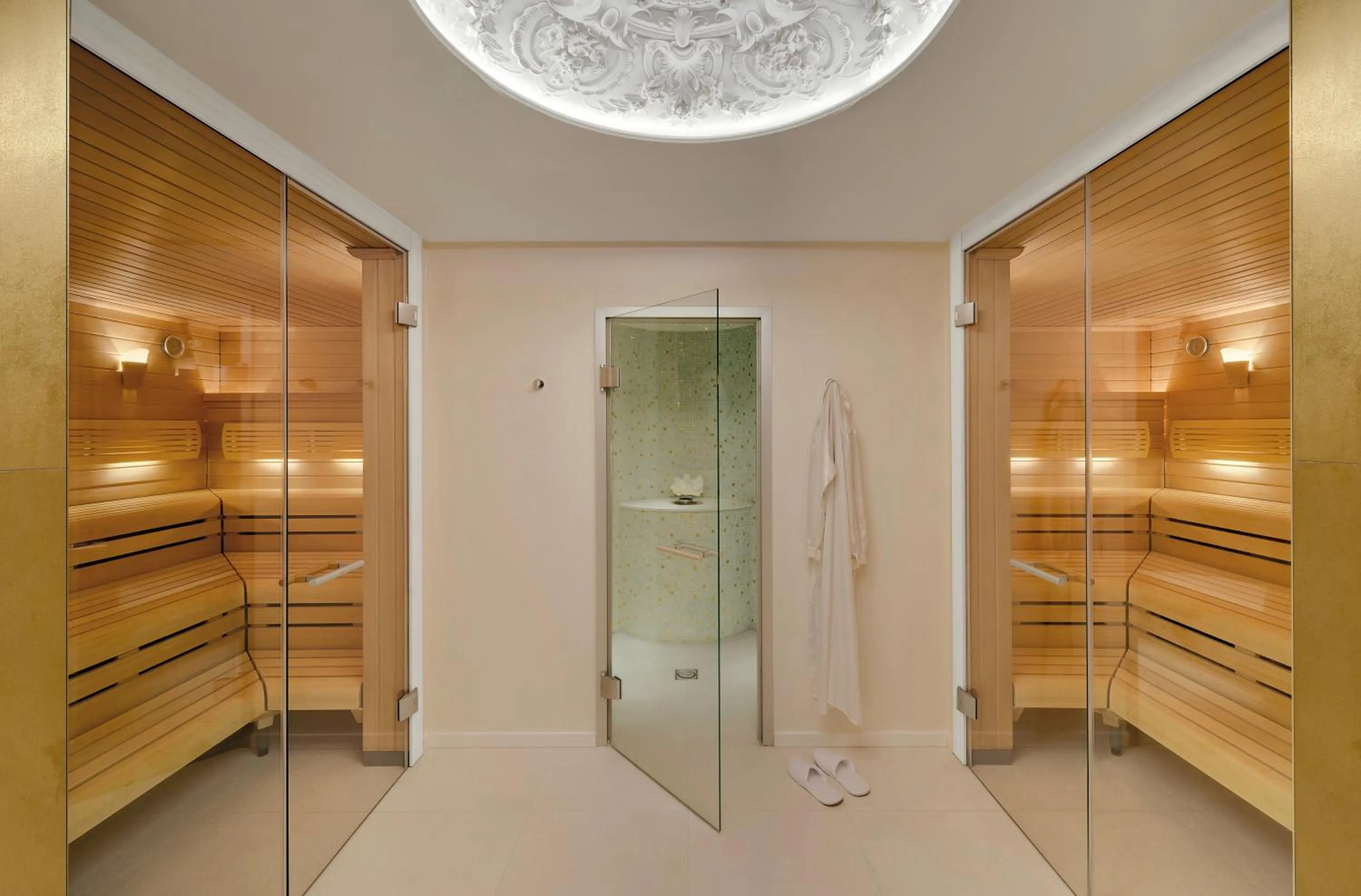 Sauna in Villa Contessa - Luxury Spa Hotels
