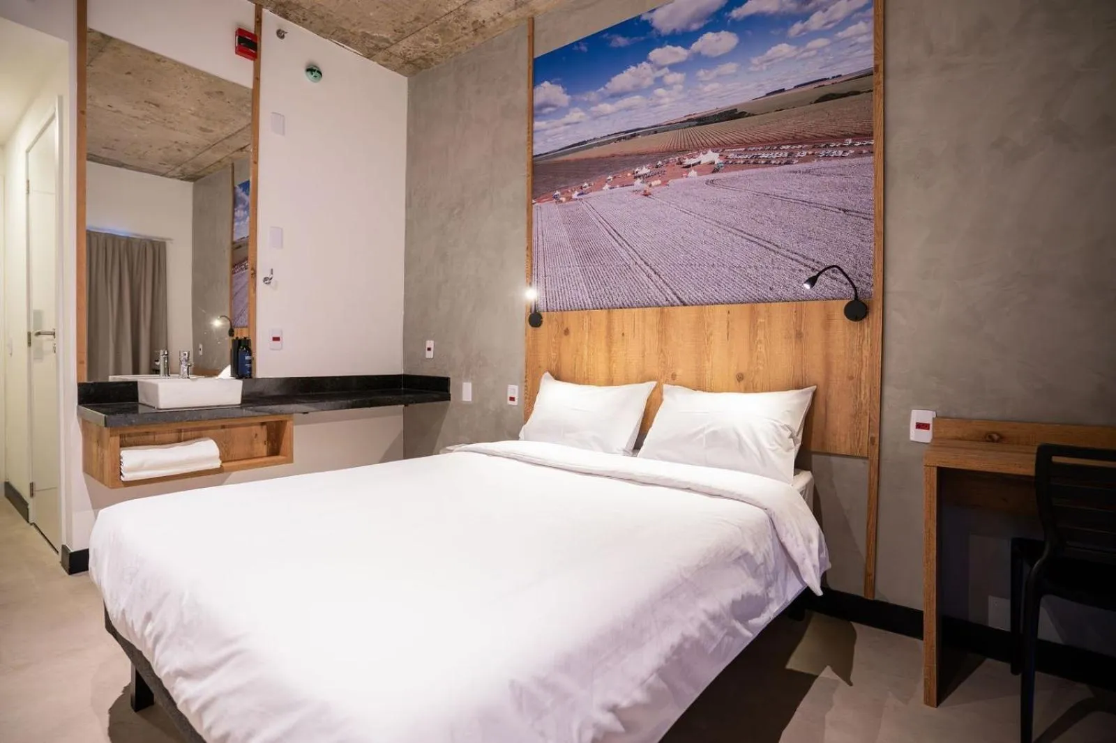 Photo of the whole room, Bed in CAMPOS DE HOLAMBRA INN