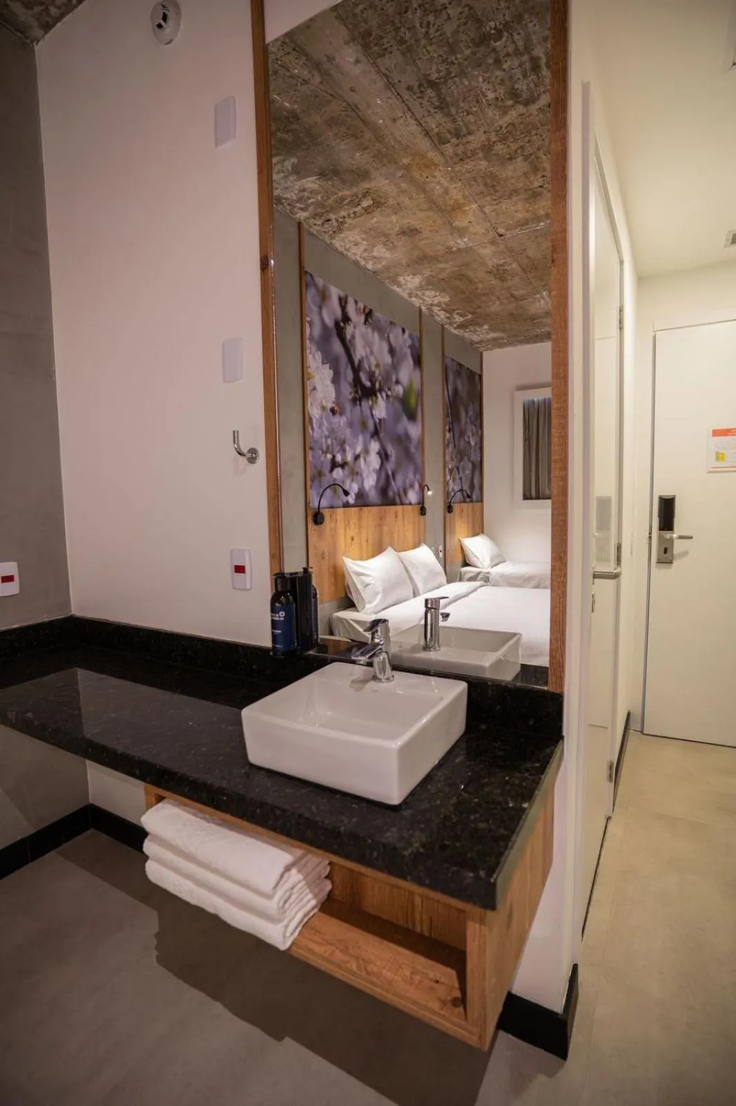 Photo of the whole room, Bed in CAMPOS DE HOLAMBRA INN