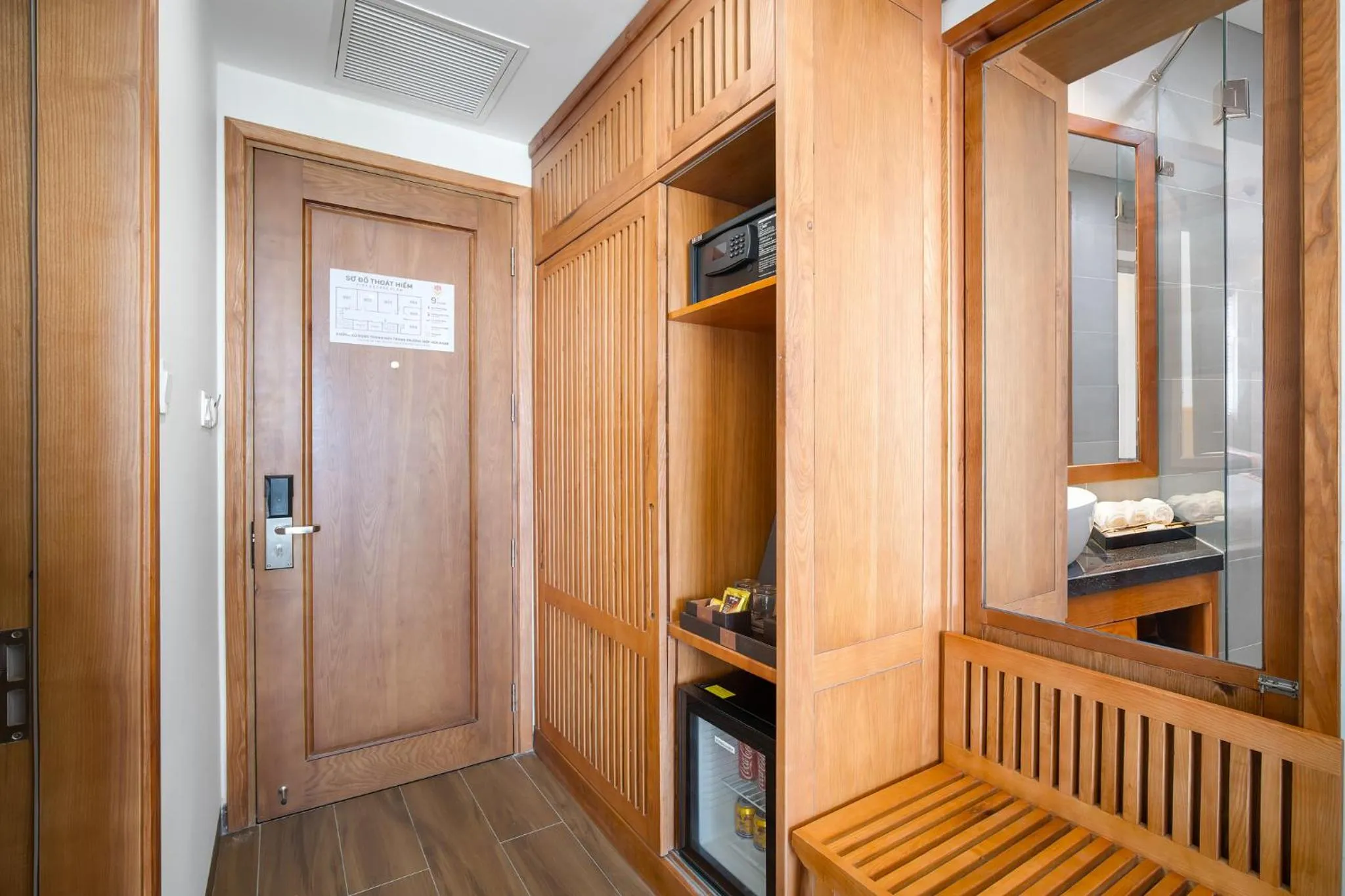 wardrobe in Yes Hotel Đà Nẵng