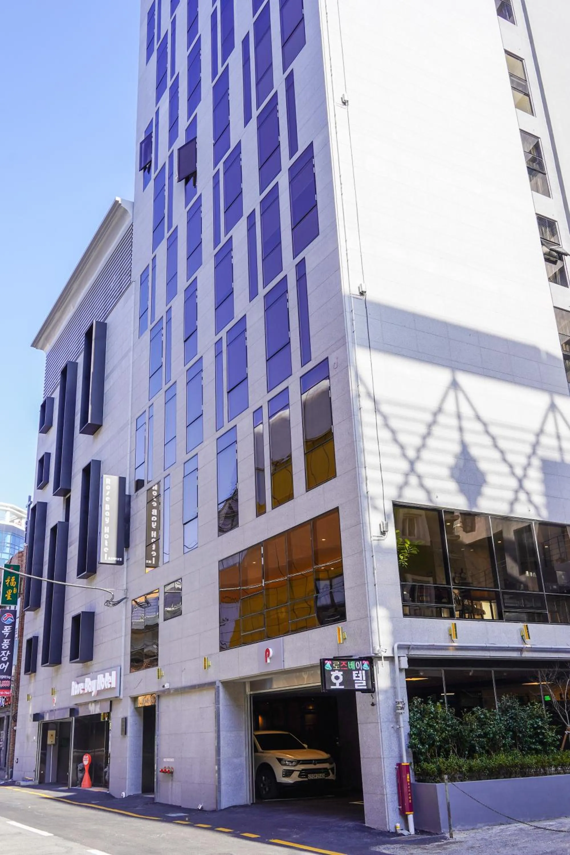 Property building in Rose Bay Hotel