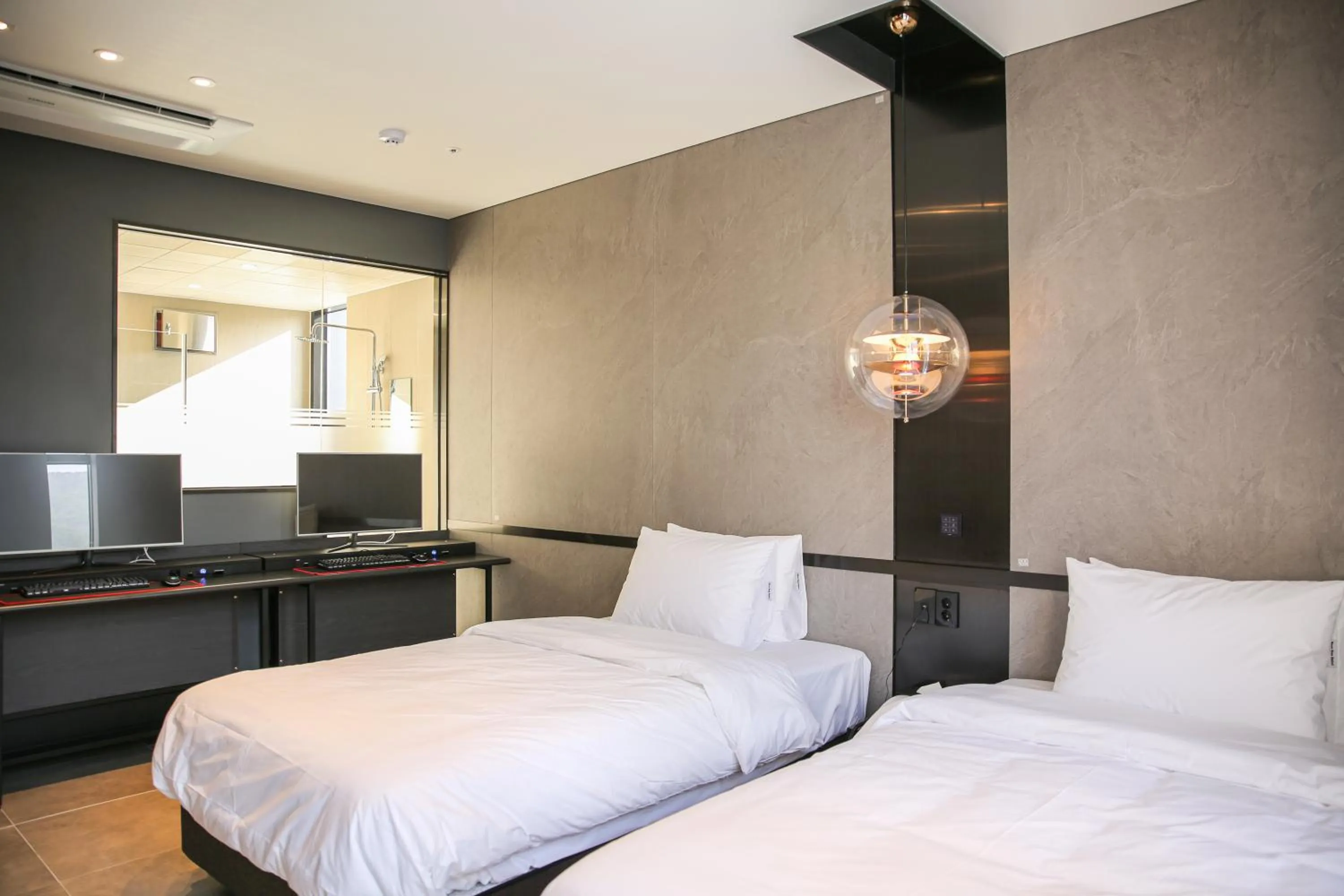 Bed in Rose Bay Hotel