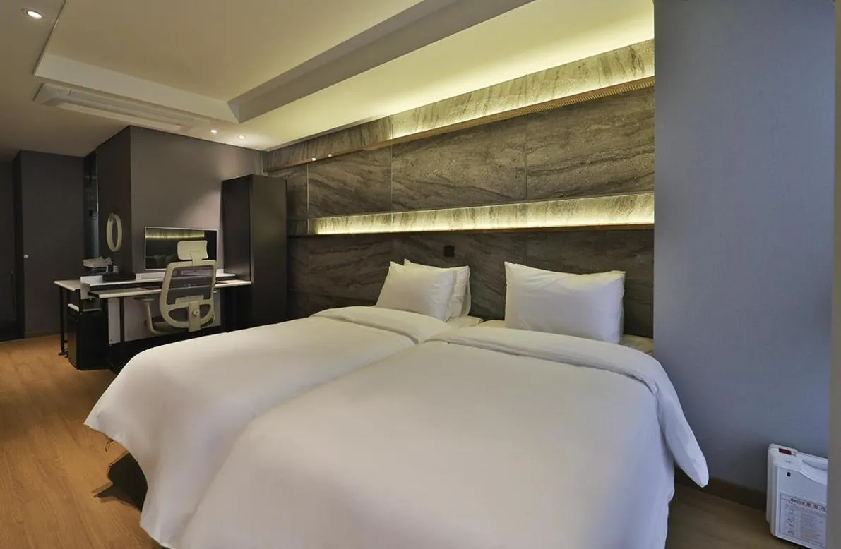 Bed in Rose Bay Hotel