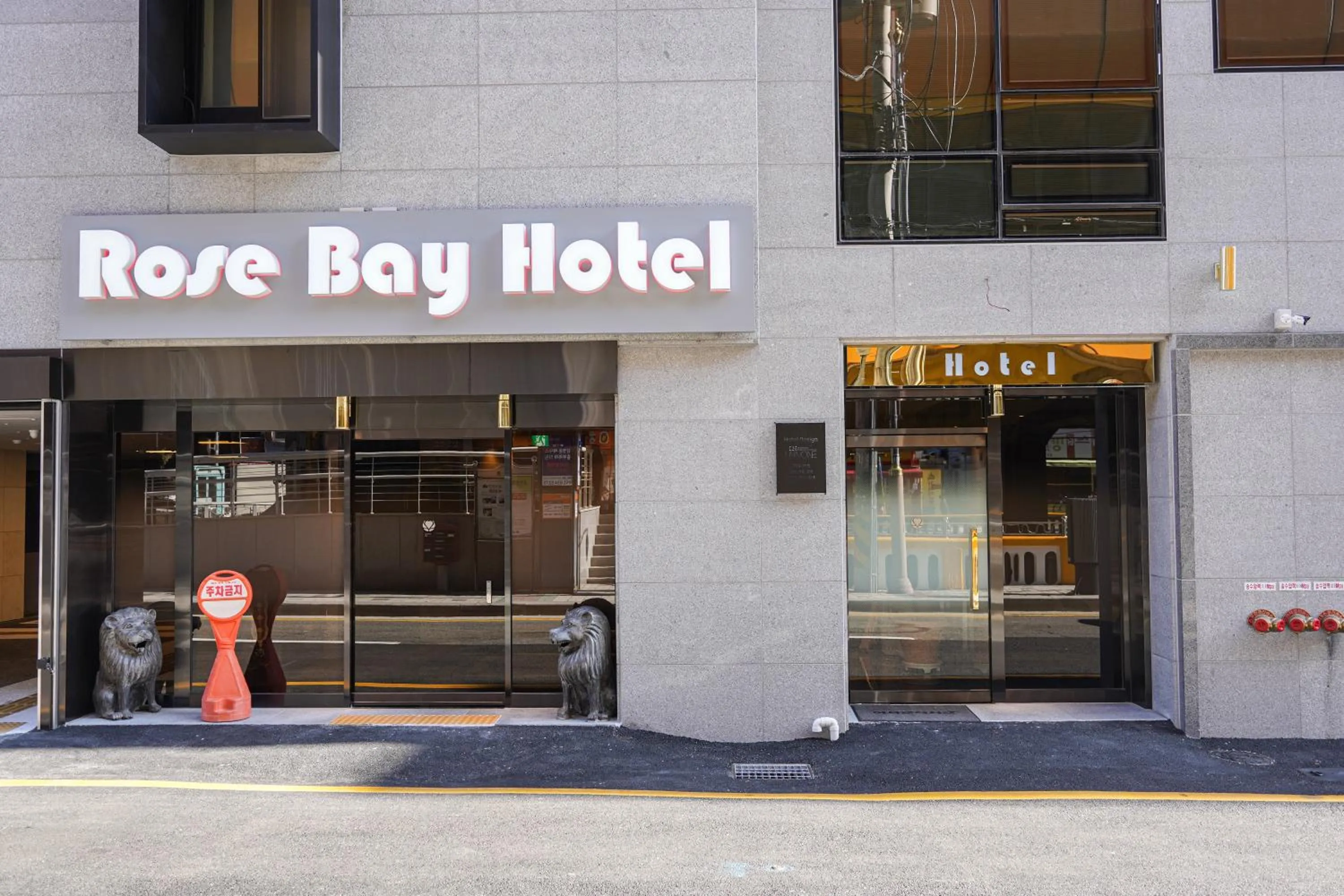 Property building in Rose Bay Hotel