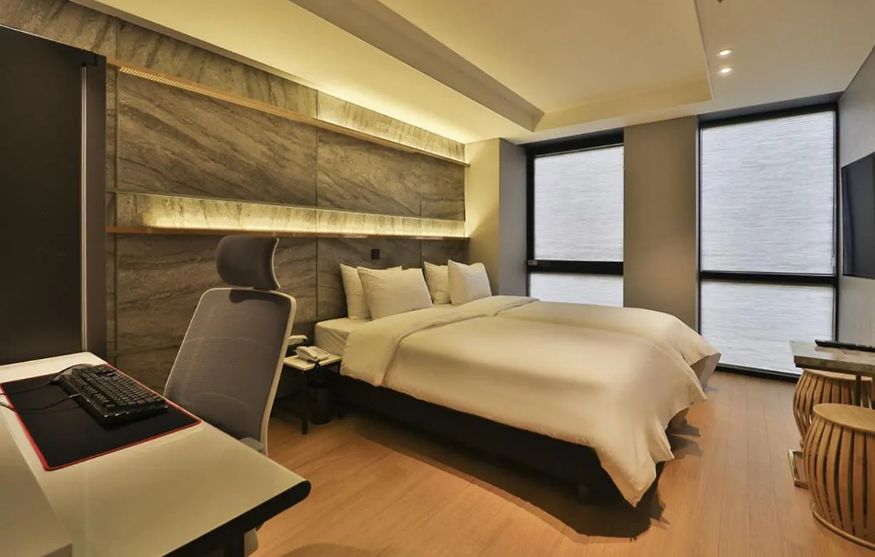 TV and multimedia, Bed in Rose Bay Hotel