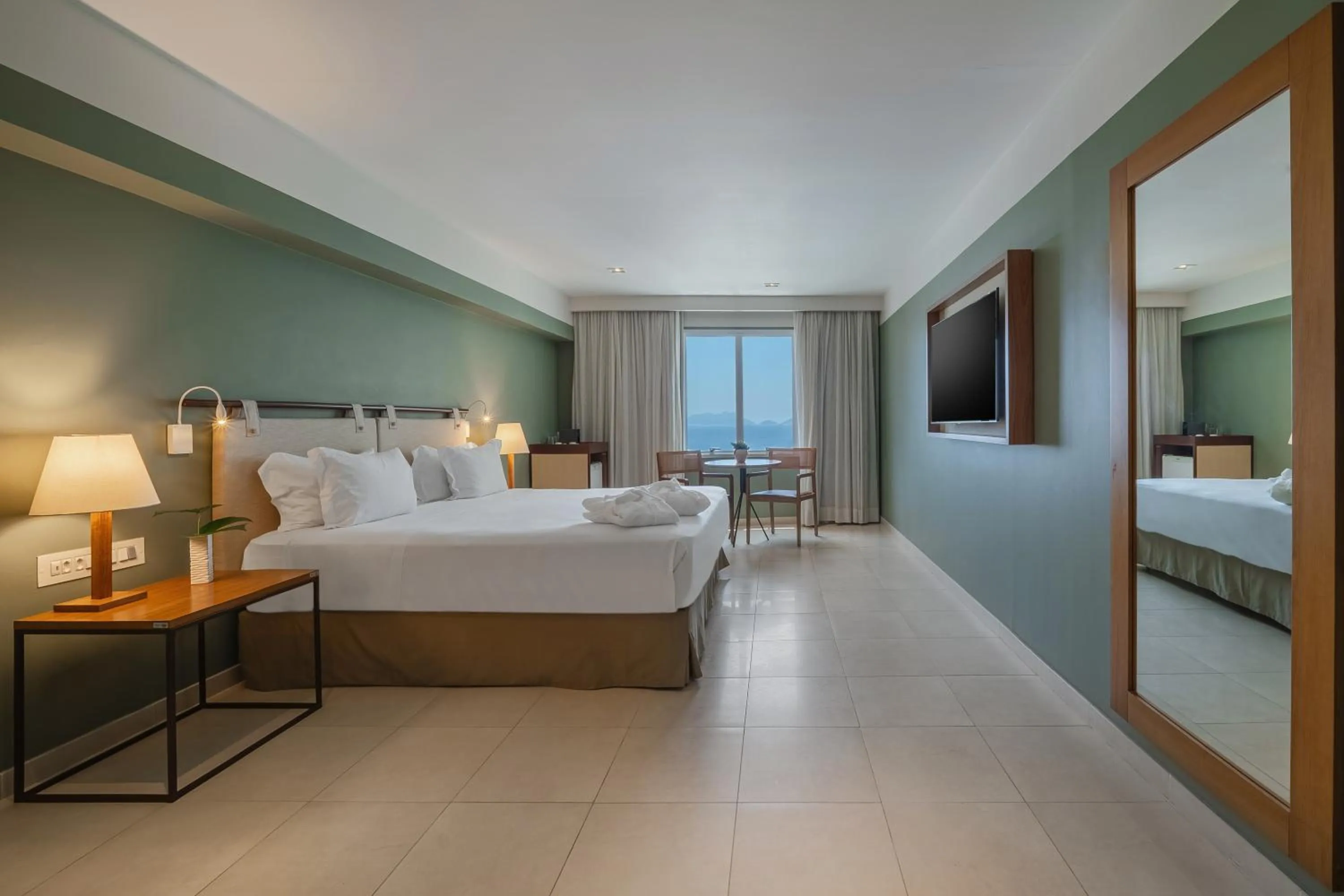 View (from property/room), Bed in Grand Mercure Rio de Janeiro Copacabana