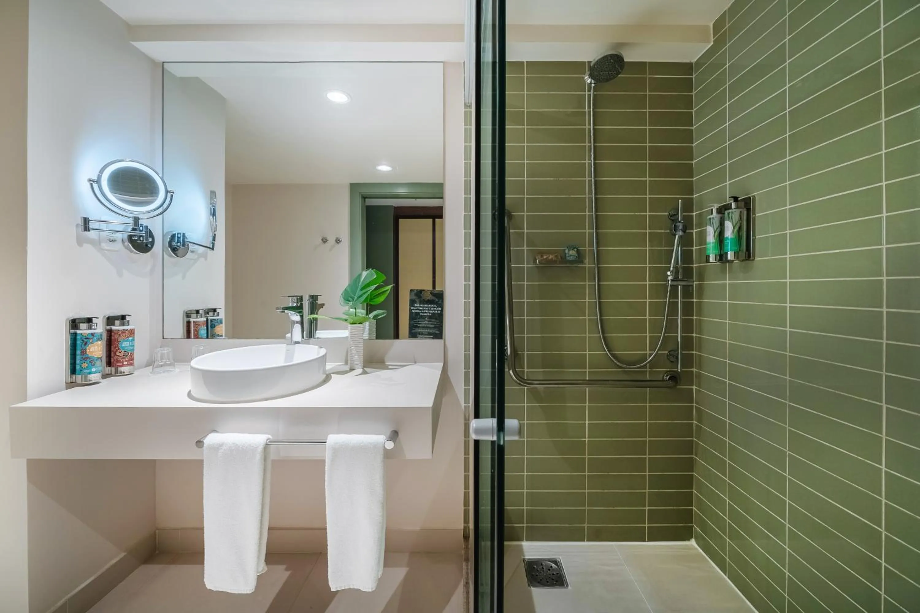 Bathroom in Grand Mercure Rio de Janeiro Copacabana