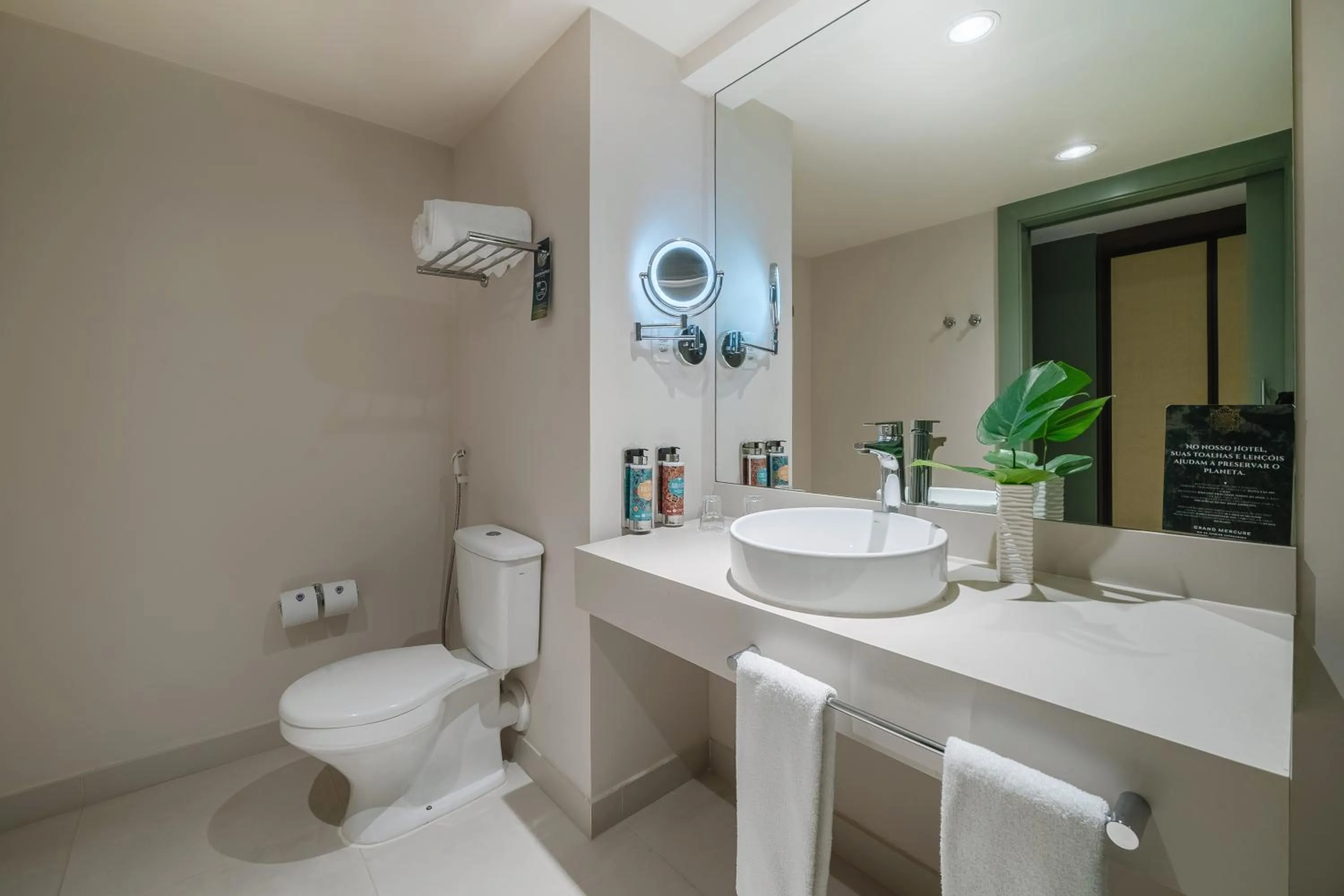 Bathroom in Grand Mercure Rio de Janeiro Copacabana