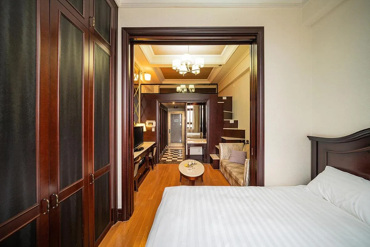 Bed in Yeoksam Artnouveau City Hotel and Residence