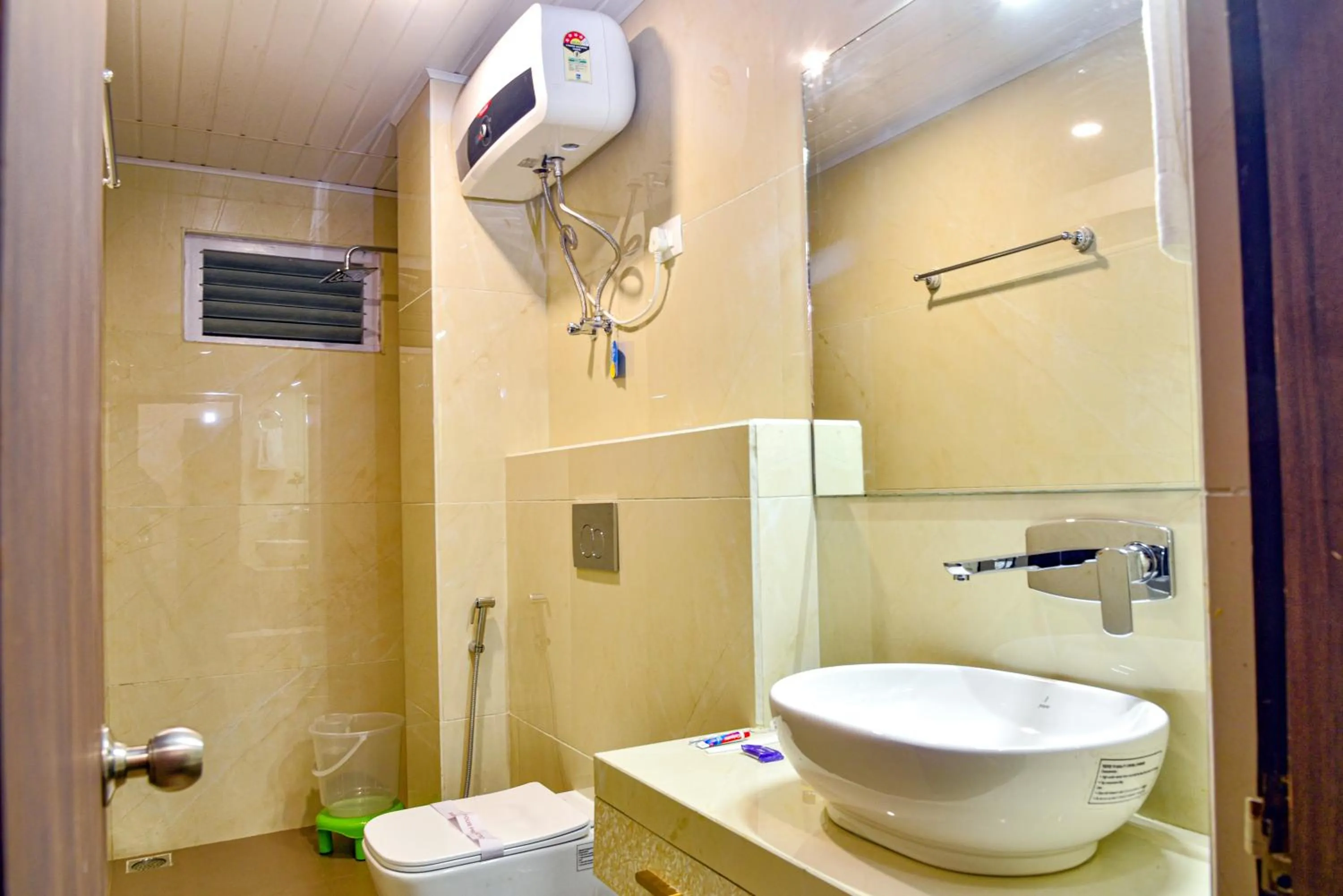 Bathroom in Rufina Pinasa Residency