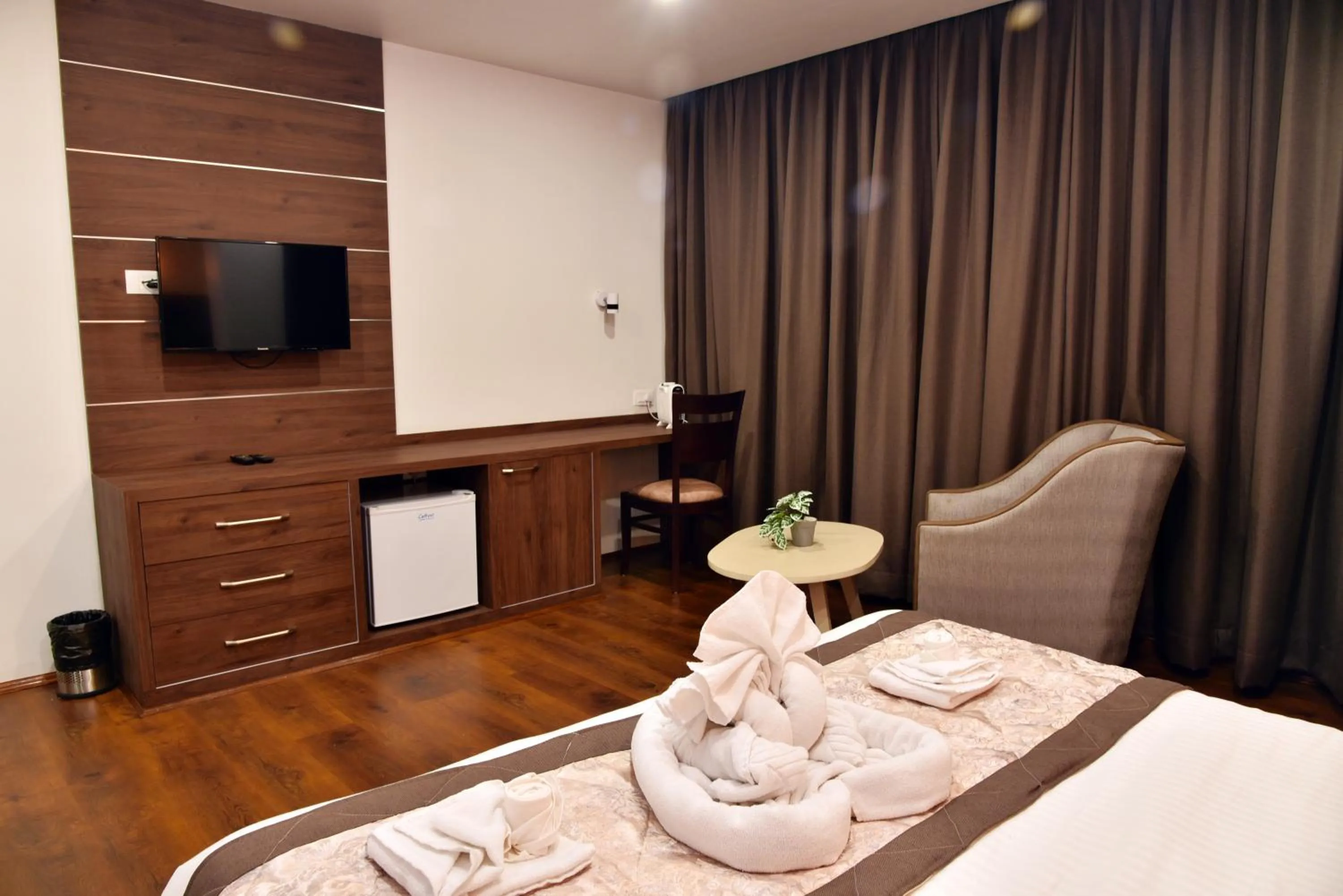 Area and facilities, Bed in Rufina Pinasa Residency