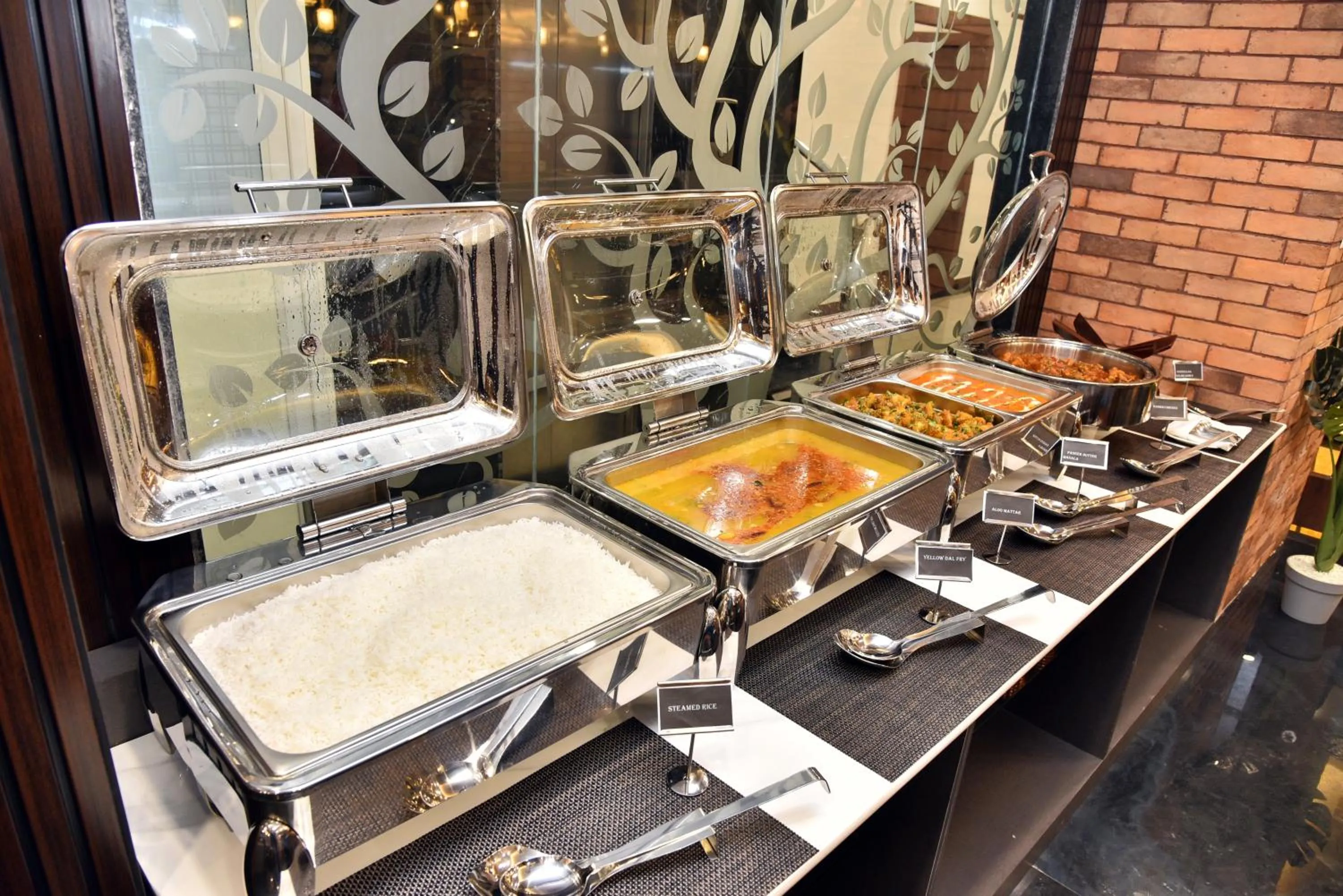 Food in Rufina Pinasa Residency