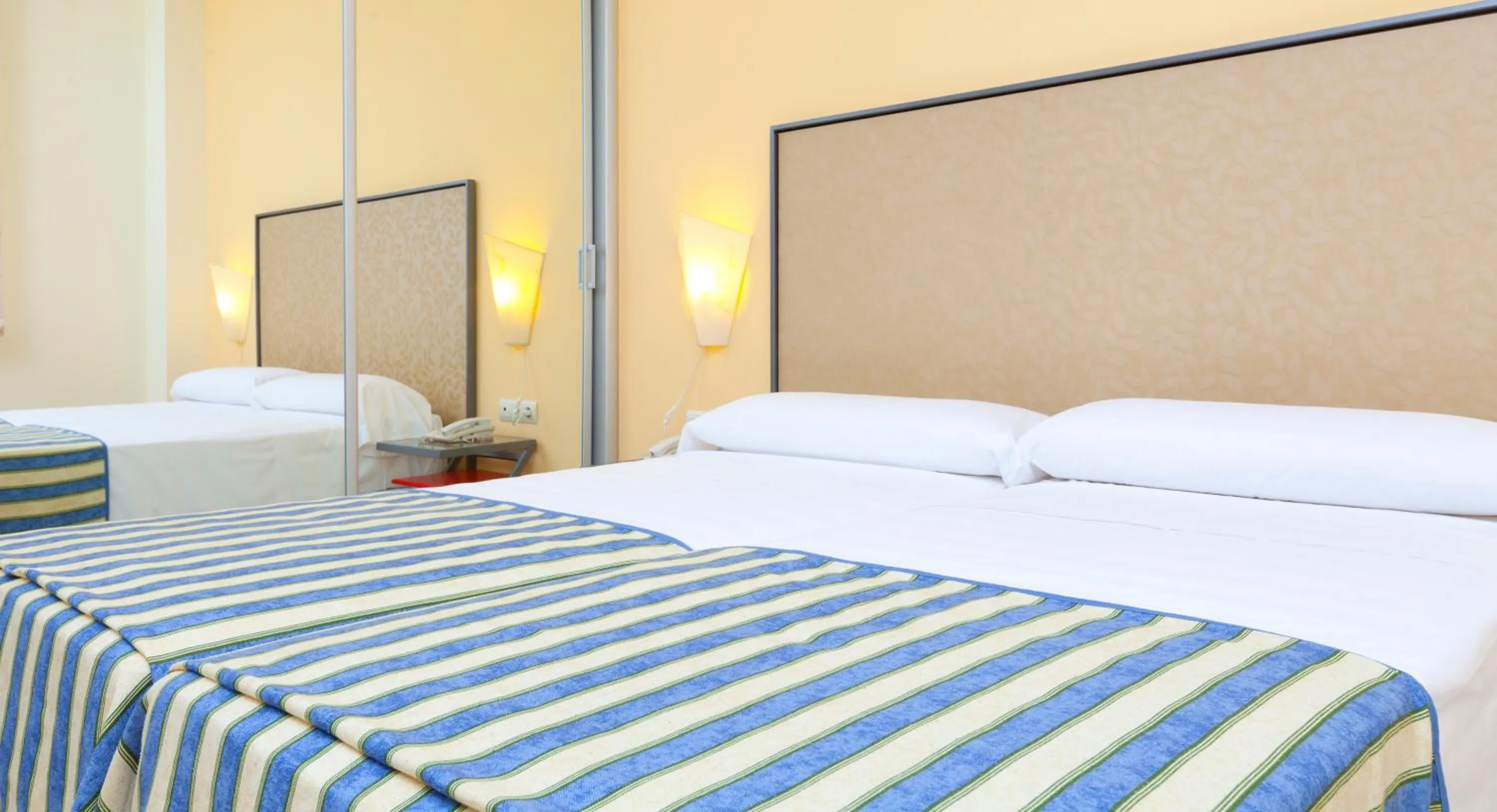 Bed in Apartamentos Vértice Sevilla Aljarafe