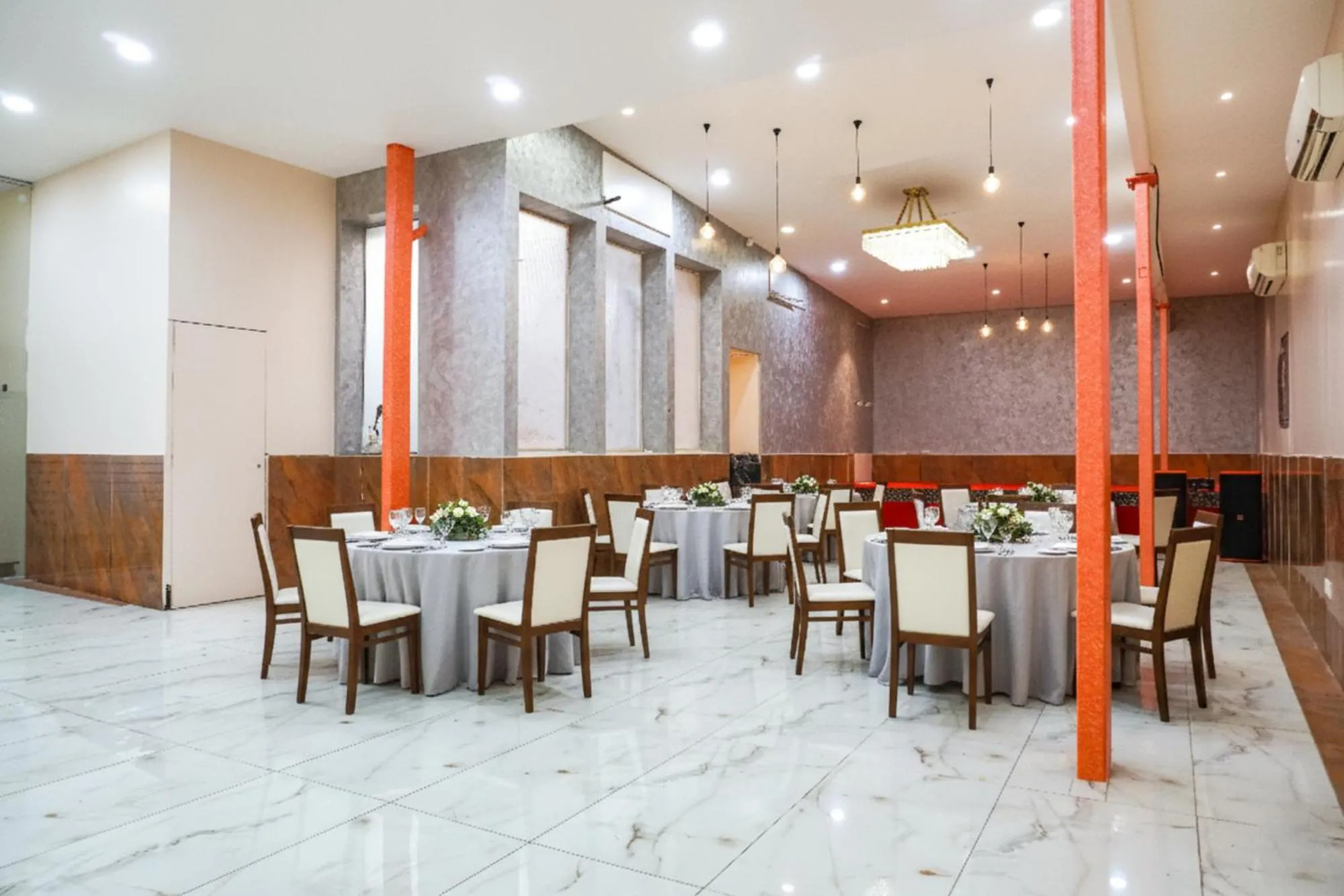 Restaurant/places to eat in FabHotel Rachana Residency - Nr Shivaji Nagar Metro Station and Railway Station