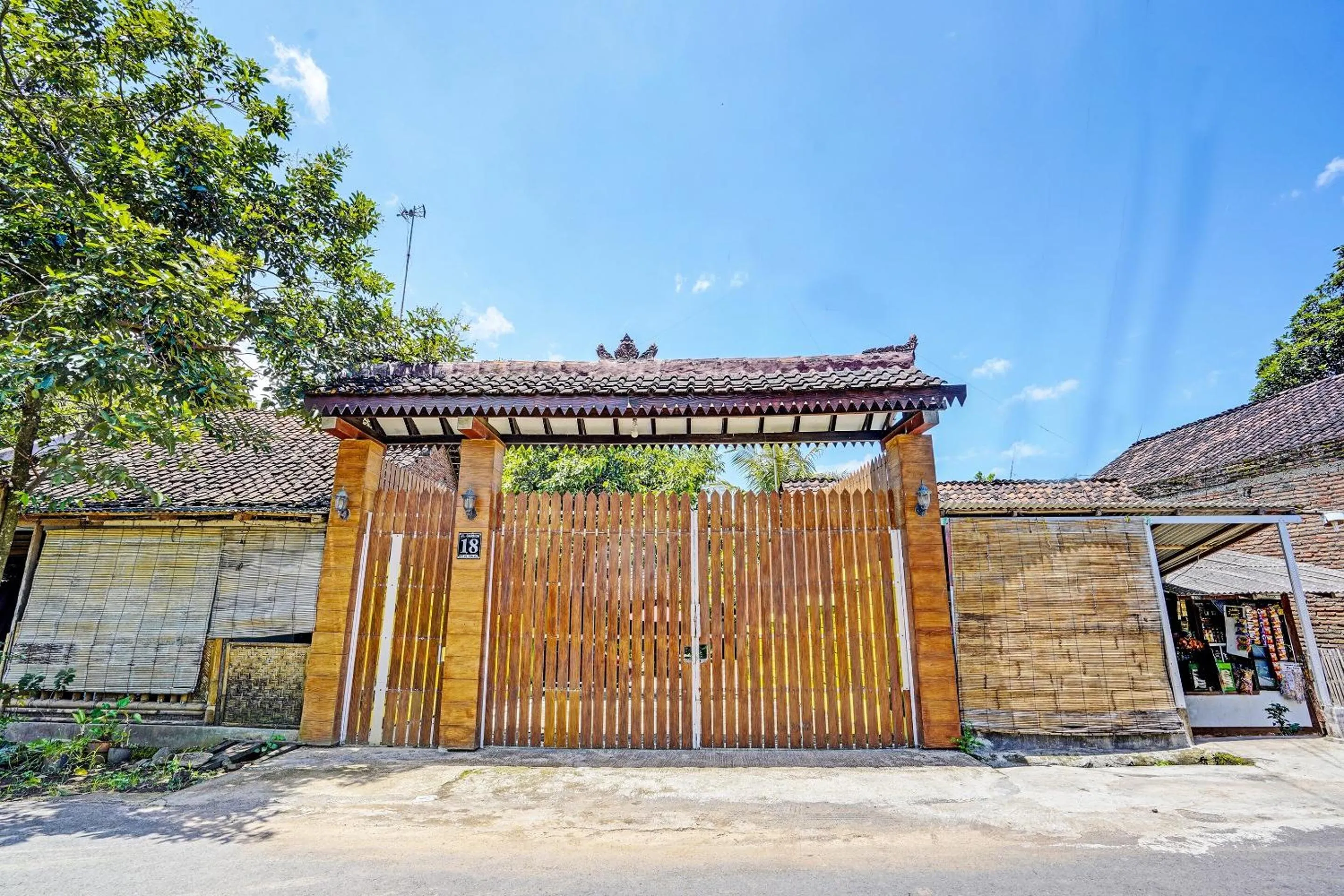 Facade/entrance in OYO 92367 Garuda Homestay Syariah