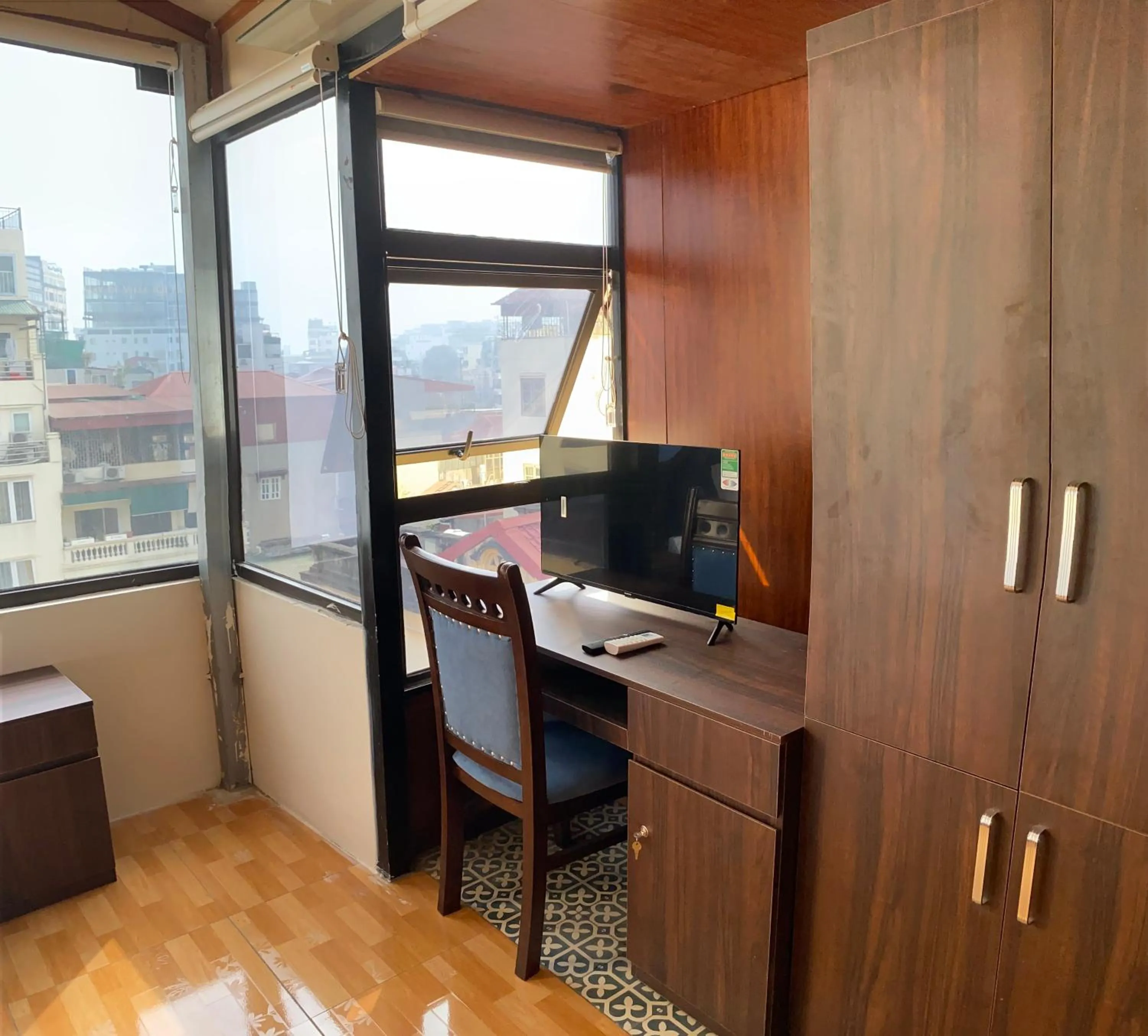 hair dresser in Hanoi Hidden Guest House