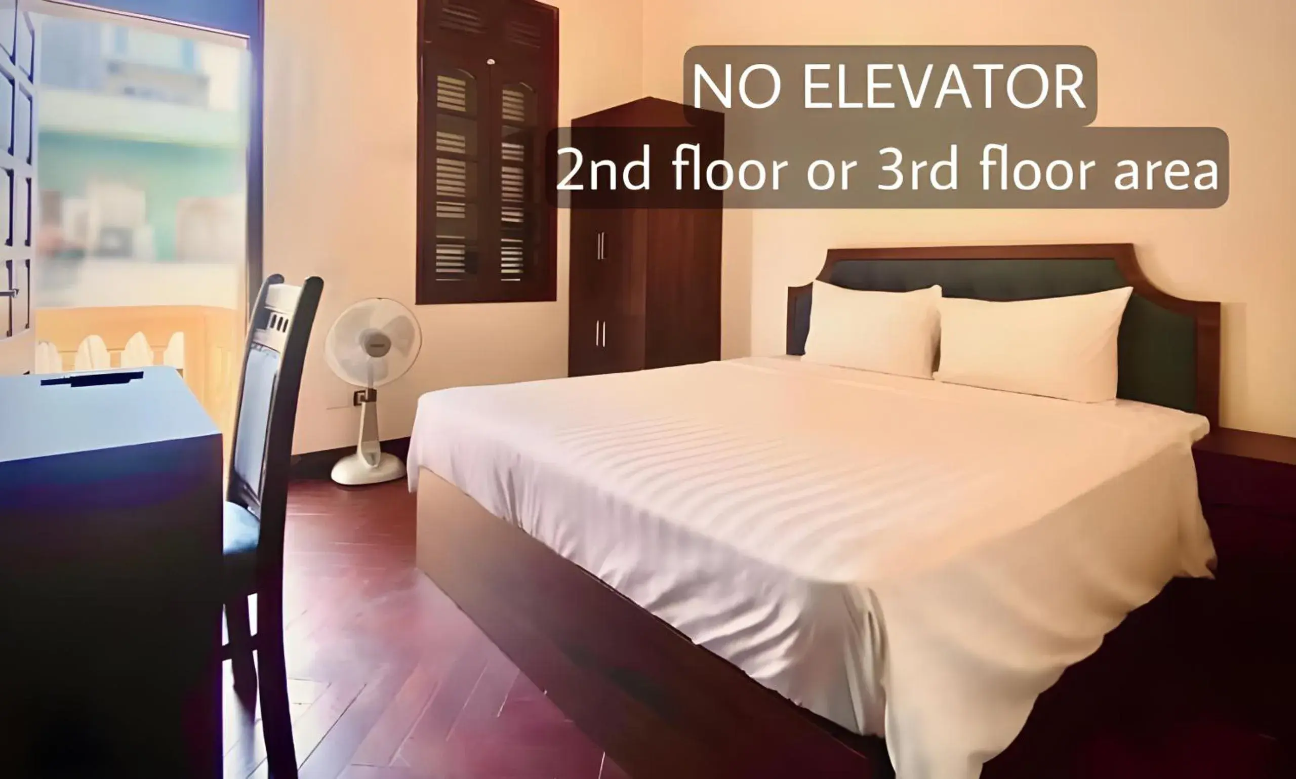 Double Room with Balcony in Hanoi Hidden Guest House Double Room with Balcony in Hanoi Hidden Guest House