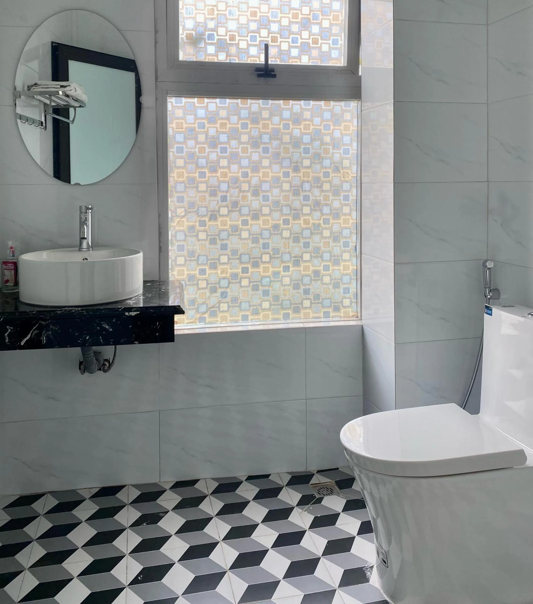 Toilet in Hanoi Hidden Guest House