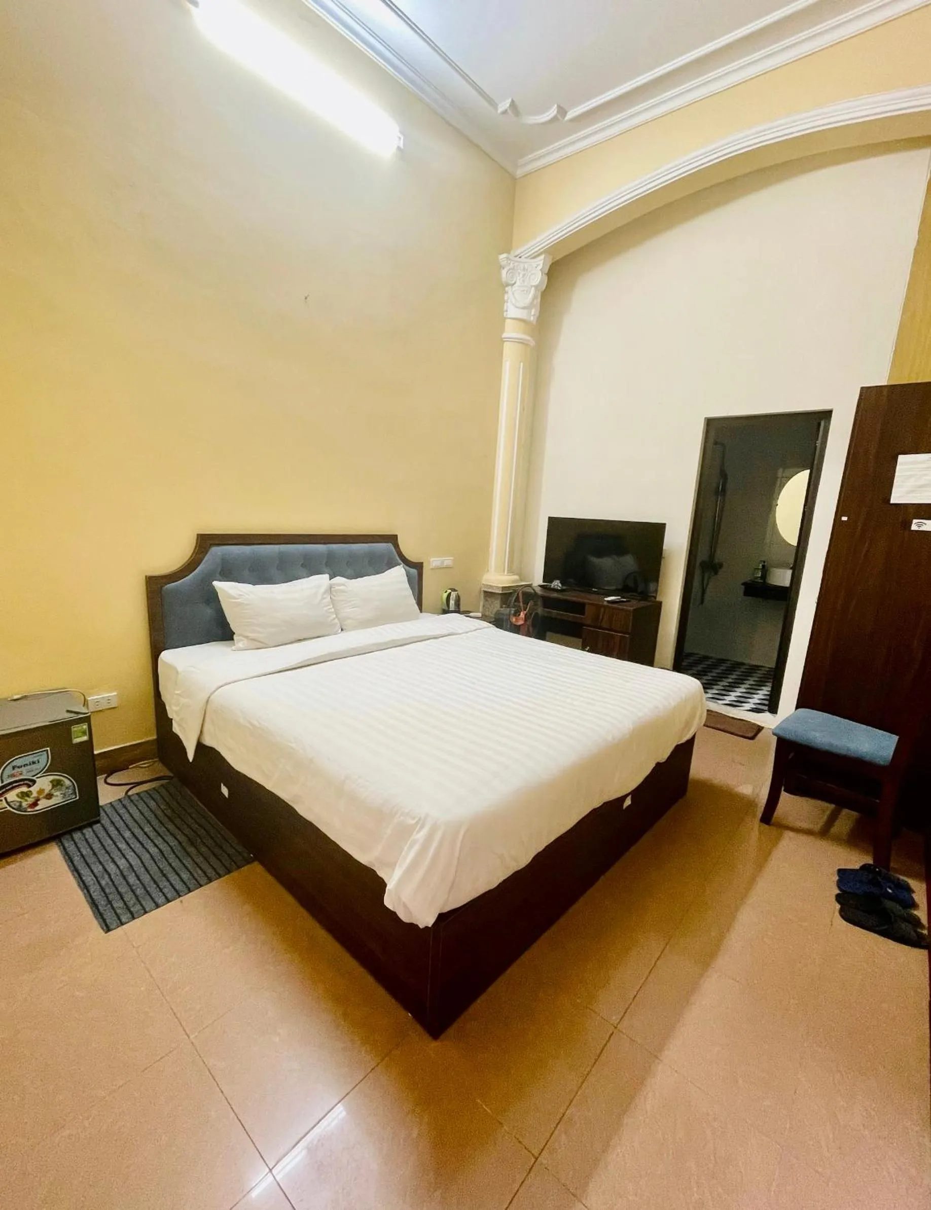 Photo of the whole room, Bed in Hanoi Hidden Guest House