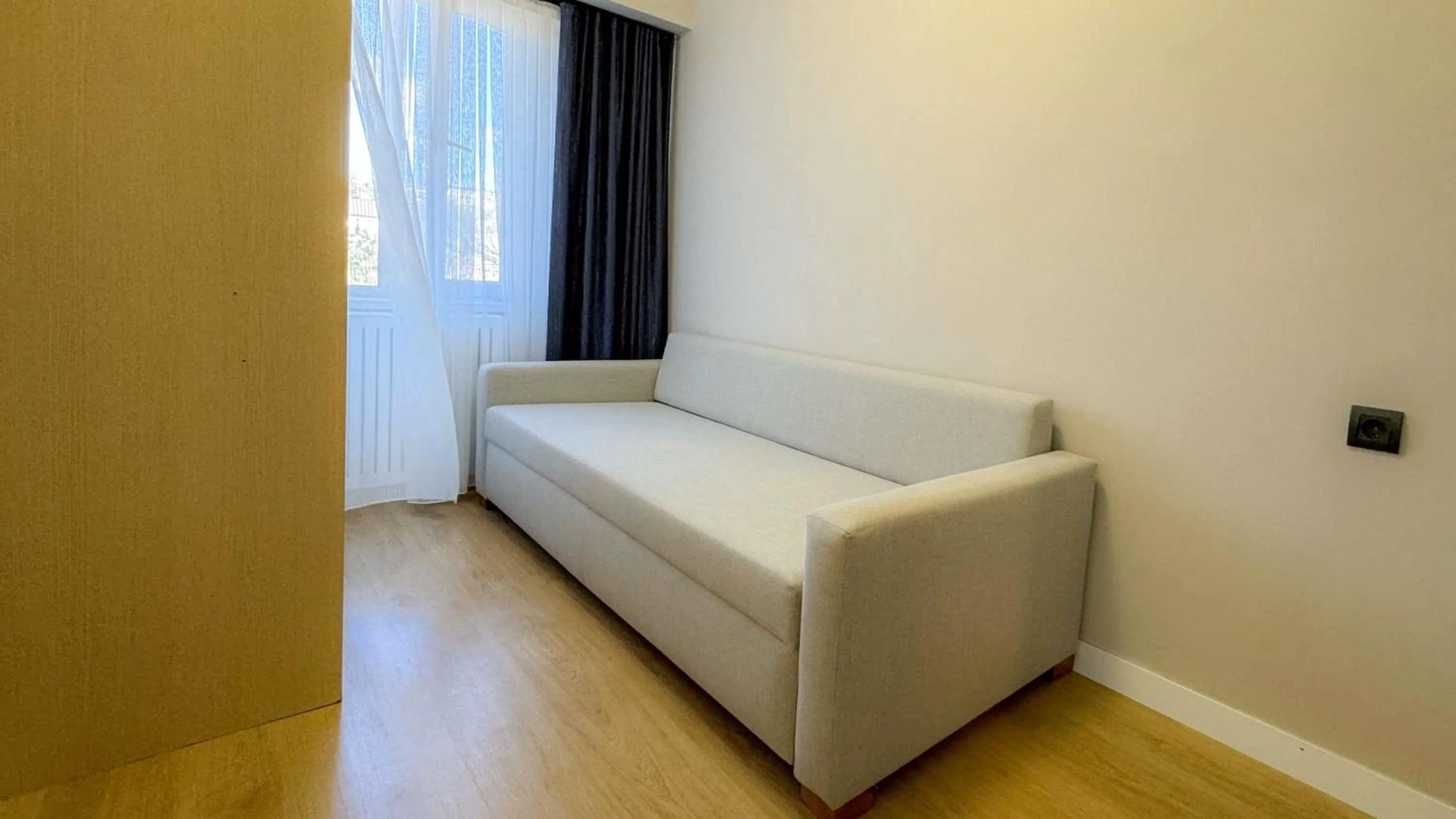 Seating area, Bed in MOF Comfort Edirne