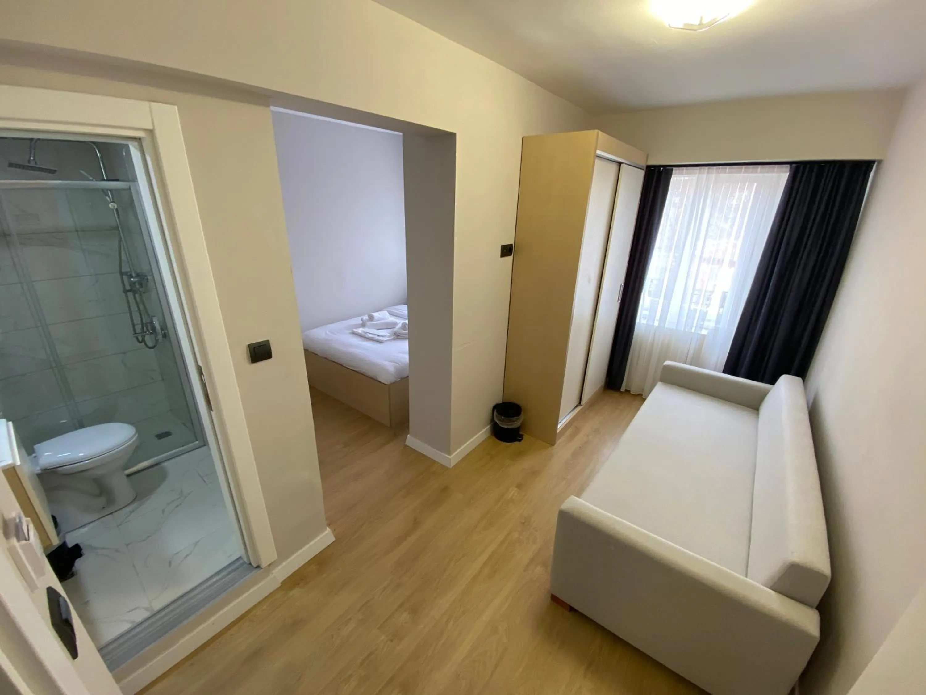 Shower, Bed in MOF Comfort Edirne