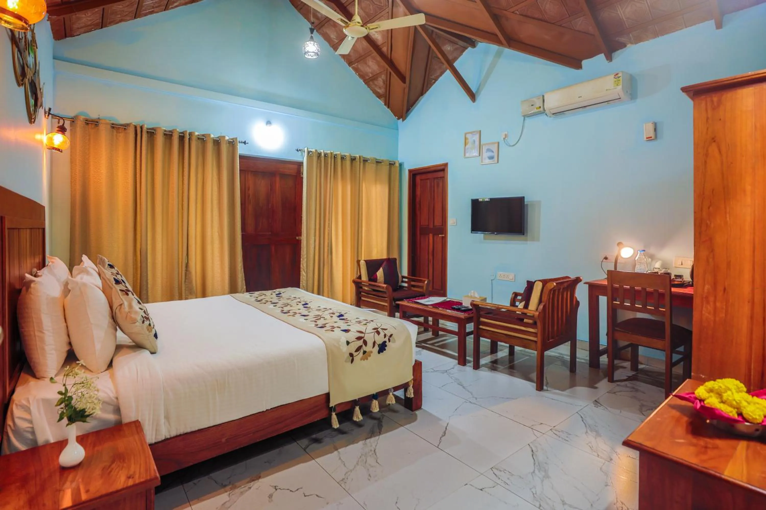 Bedroom, Bed in Hill Crest Resort - Coorg