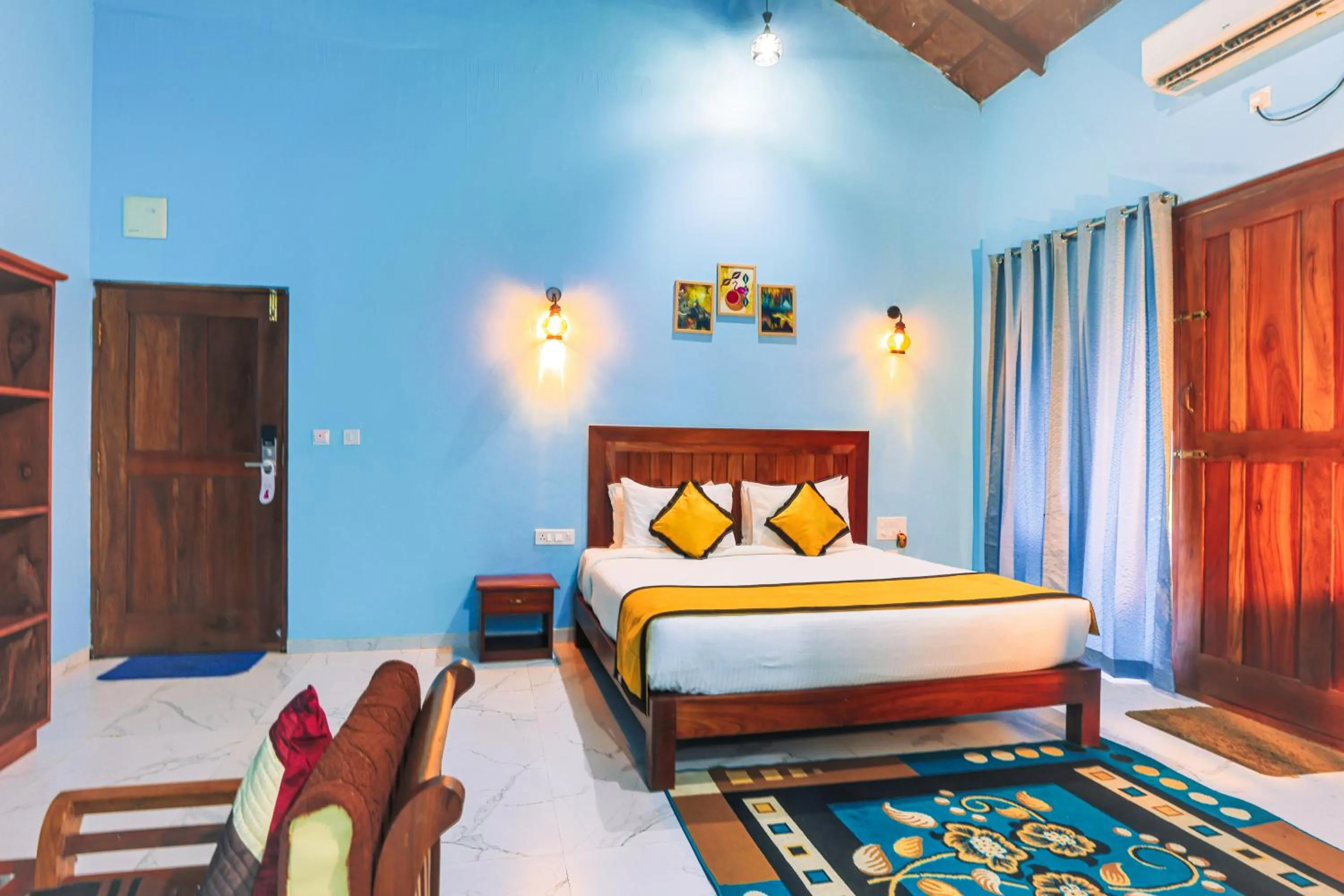 Bedroom, Bed in Hill Crest Resort - Coorg