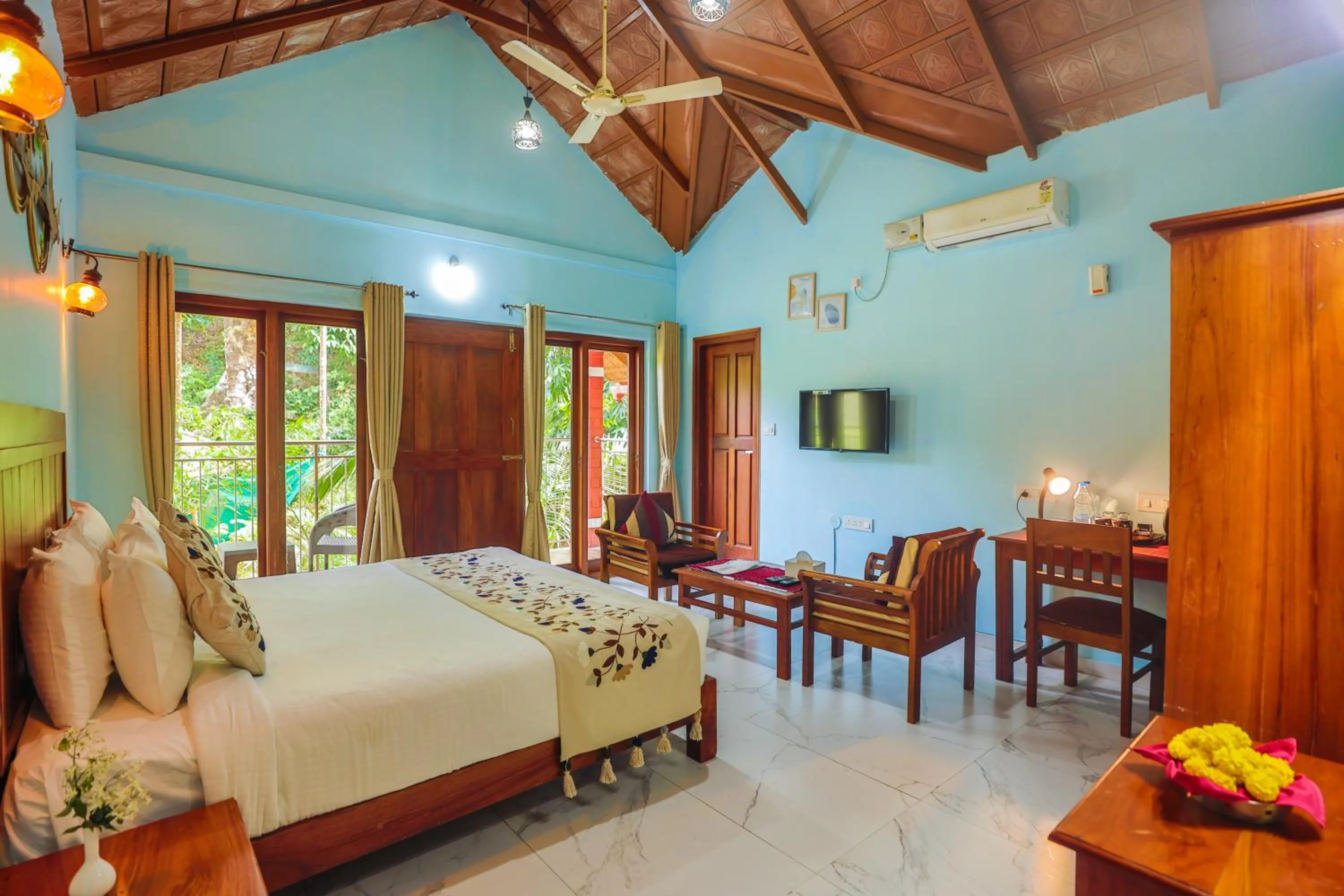 Bedroom, Bed in Hill Crest Resort - Coorg