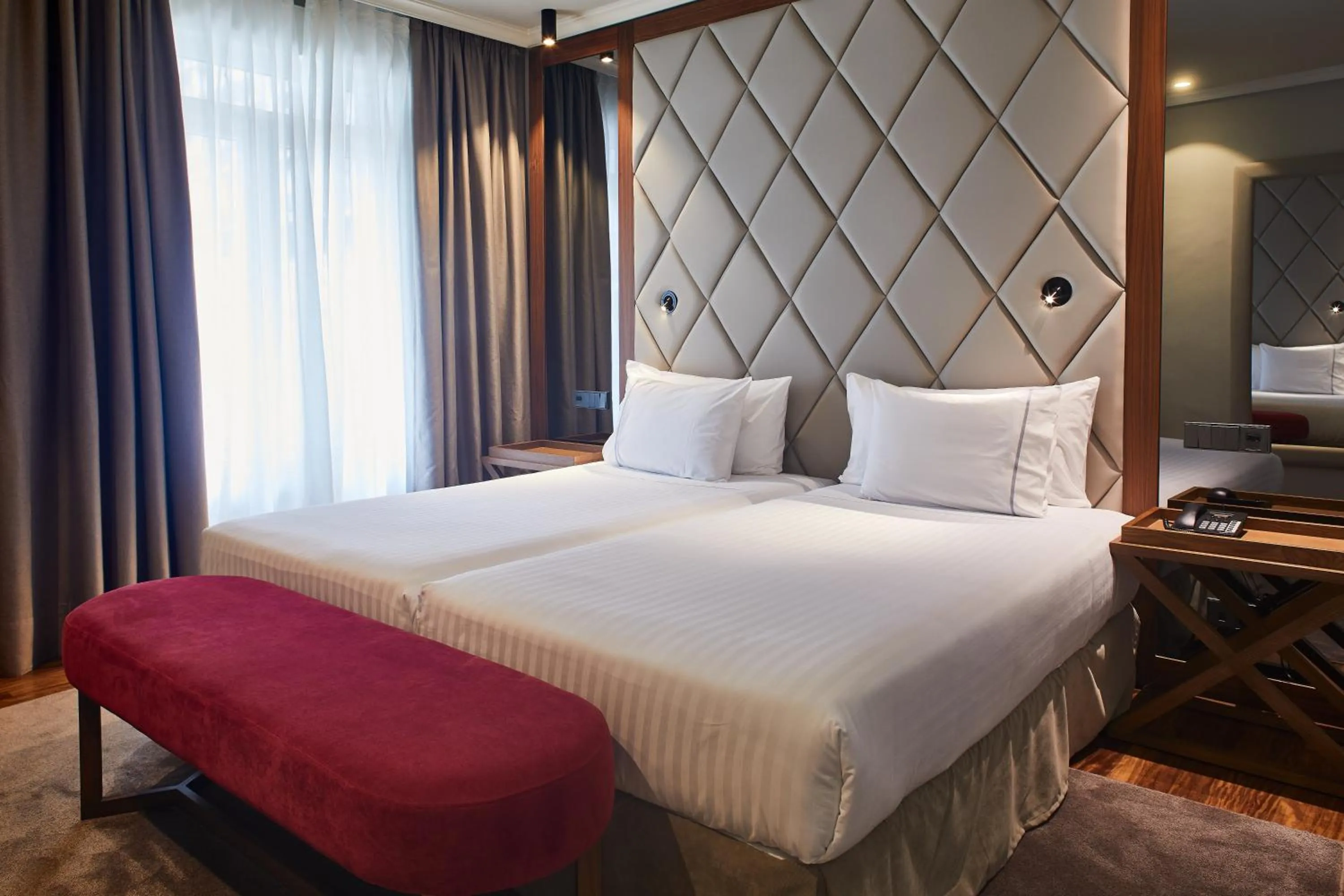 Photo of the whole room, Bed in Hotel Silken Palacio Uribarren