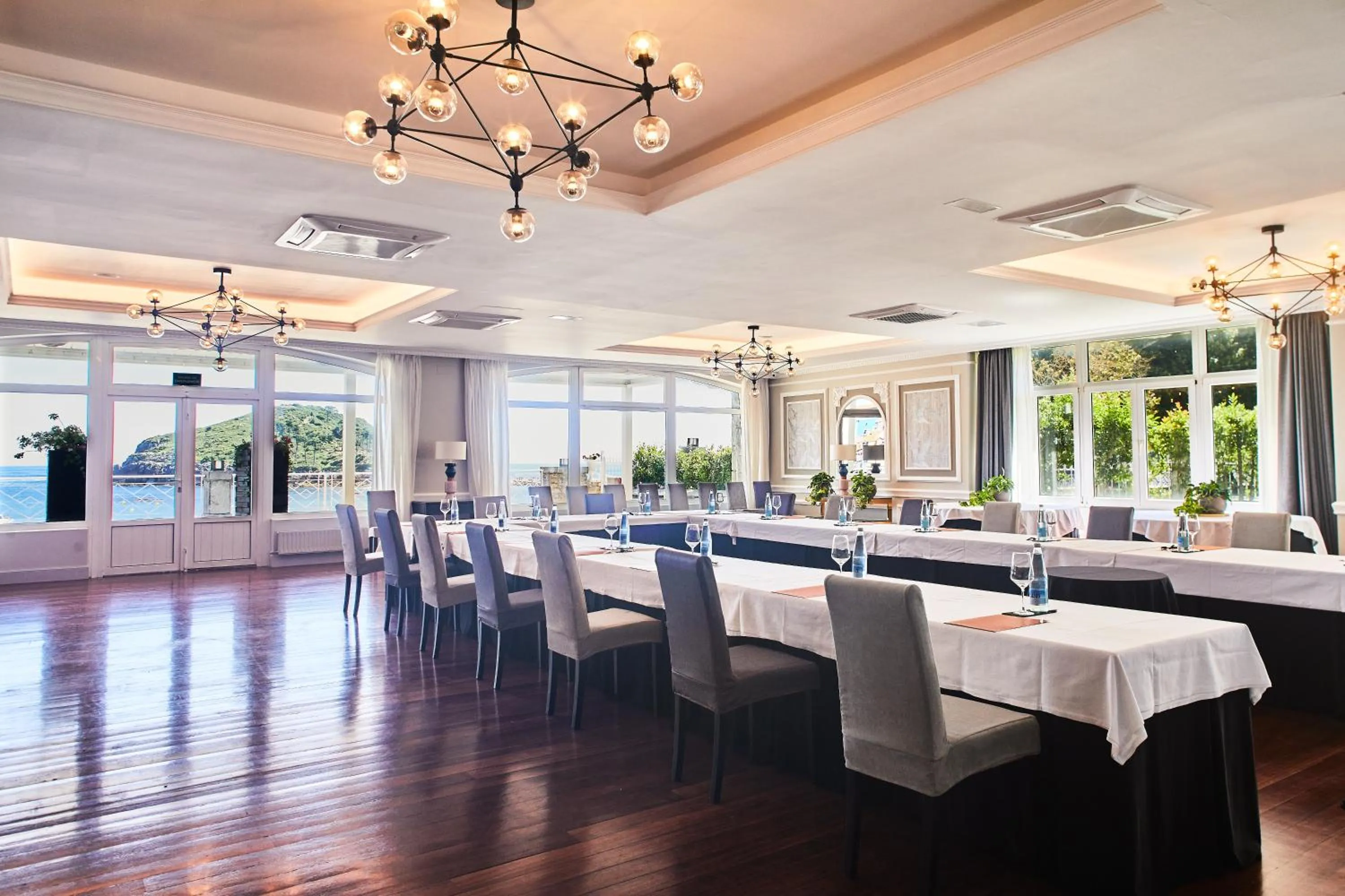 Meeting/conference room in Hotel Silken Palacio Uribarren