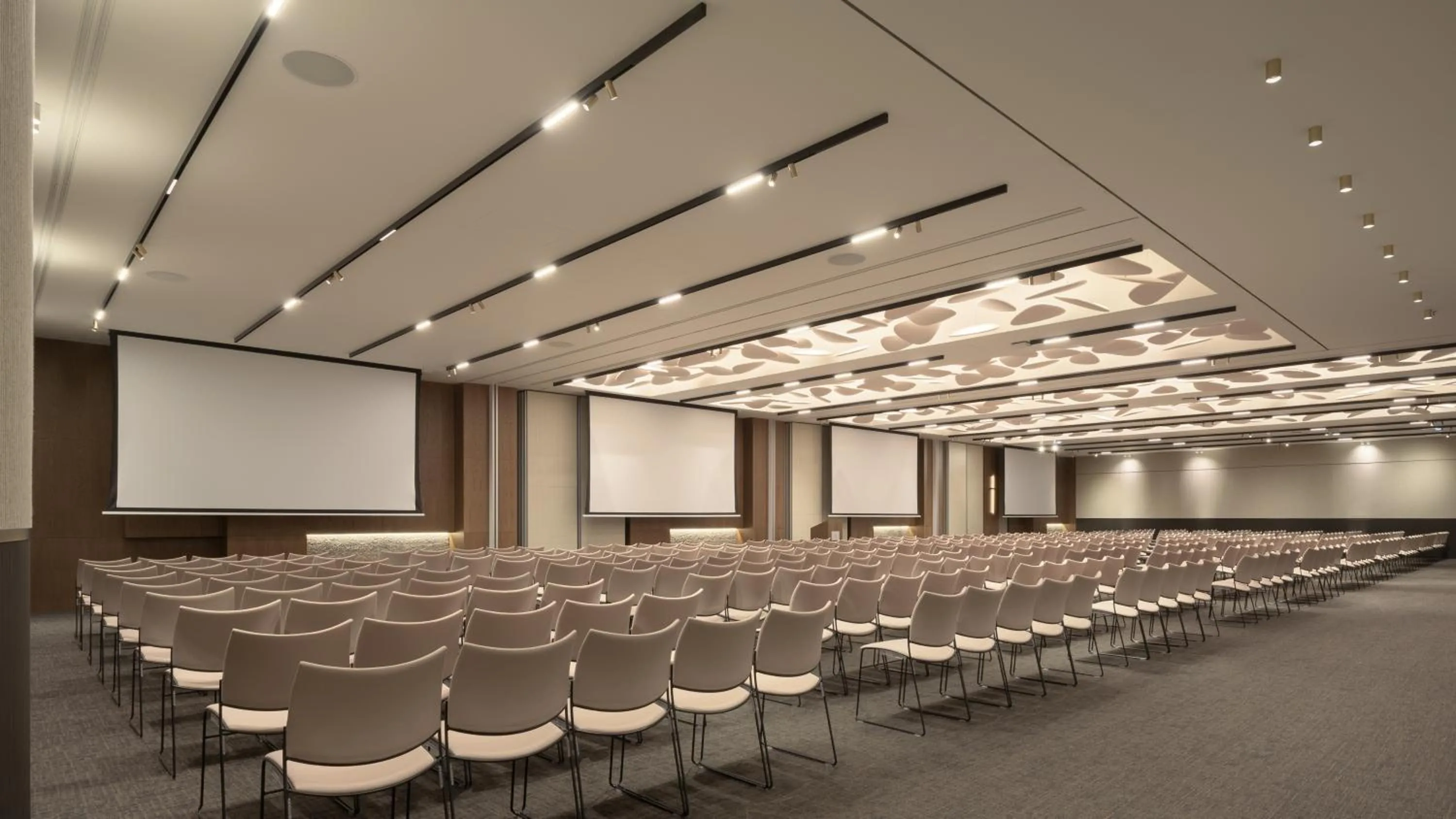 Meeting/conference room in Theartemis Palace