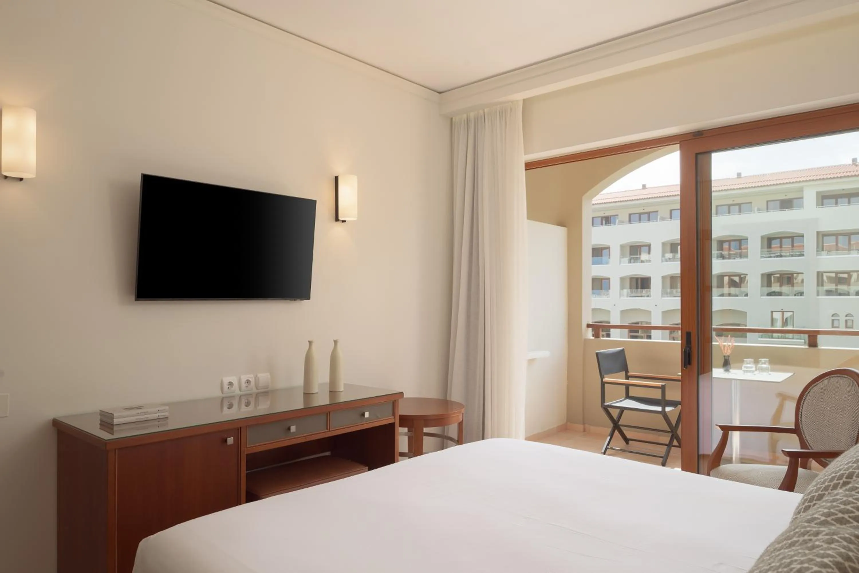 Bed in Theartemis Palace