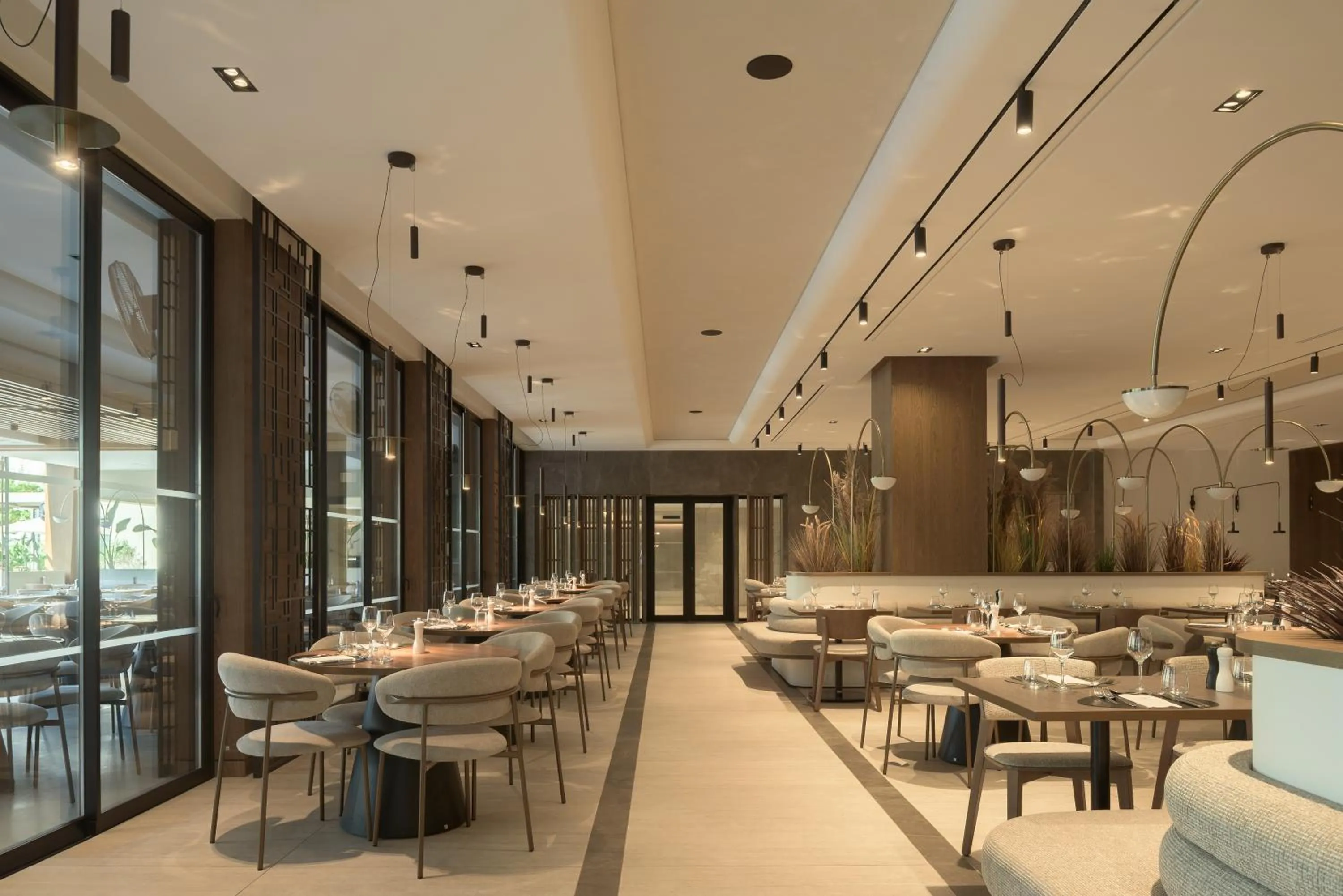 Restaurant/places to eat in Theartemis Palace