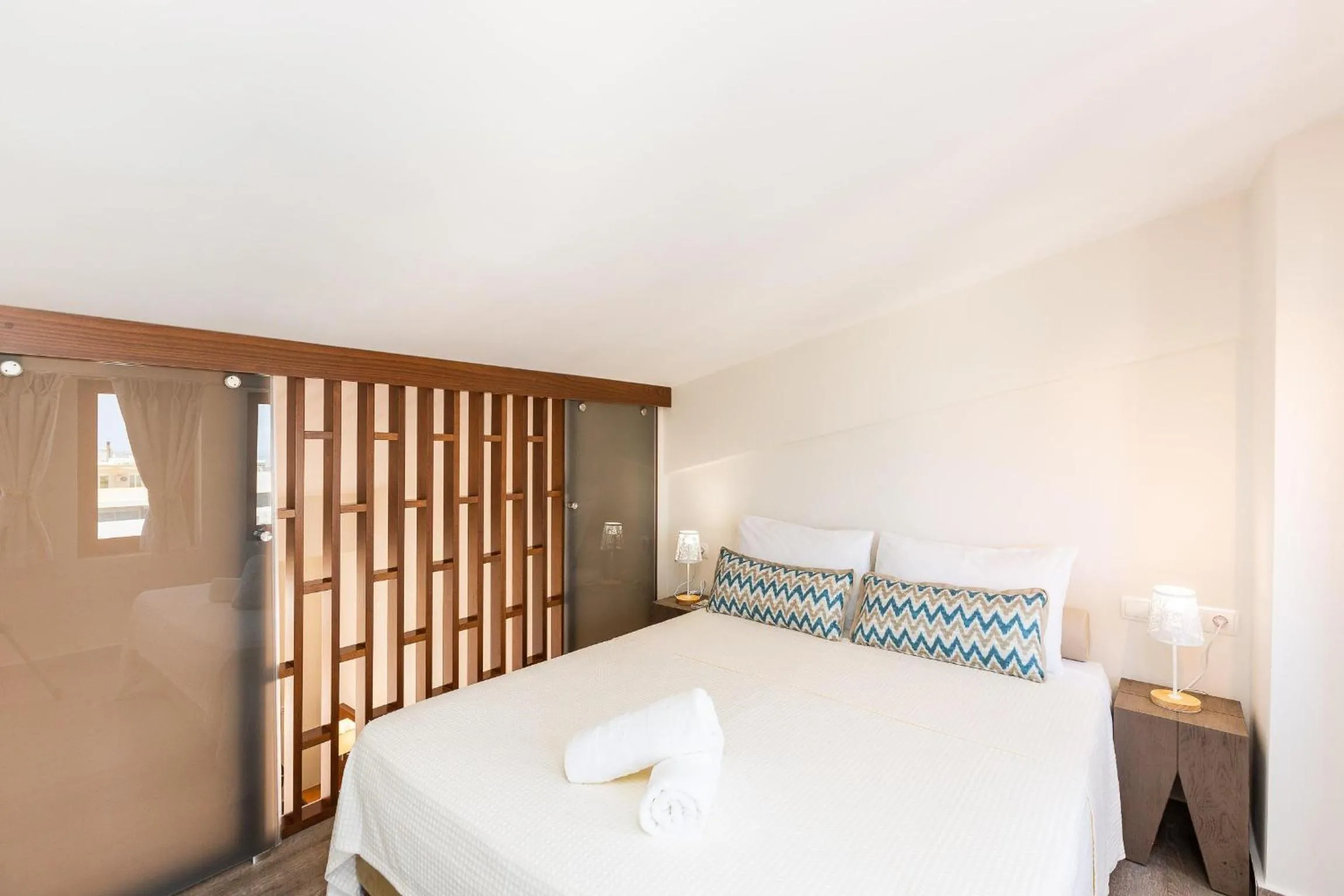 Photo of the whole room, Bed in Theartemis Palace