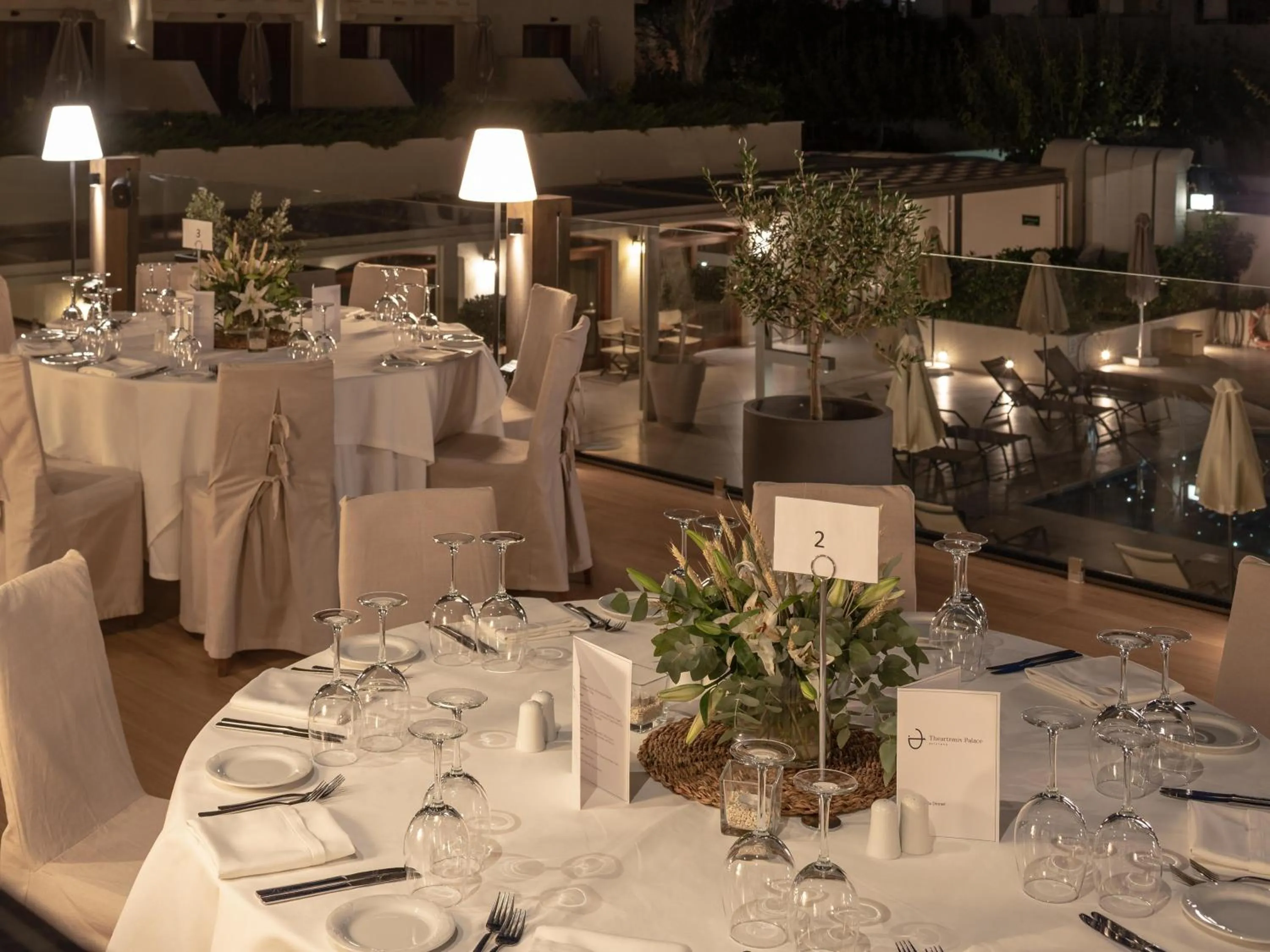 Restaurant/places to eat in Theartemis Palace