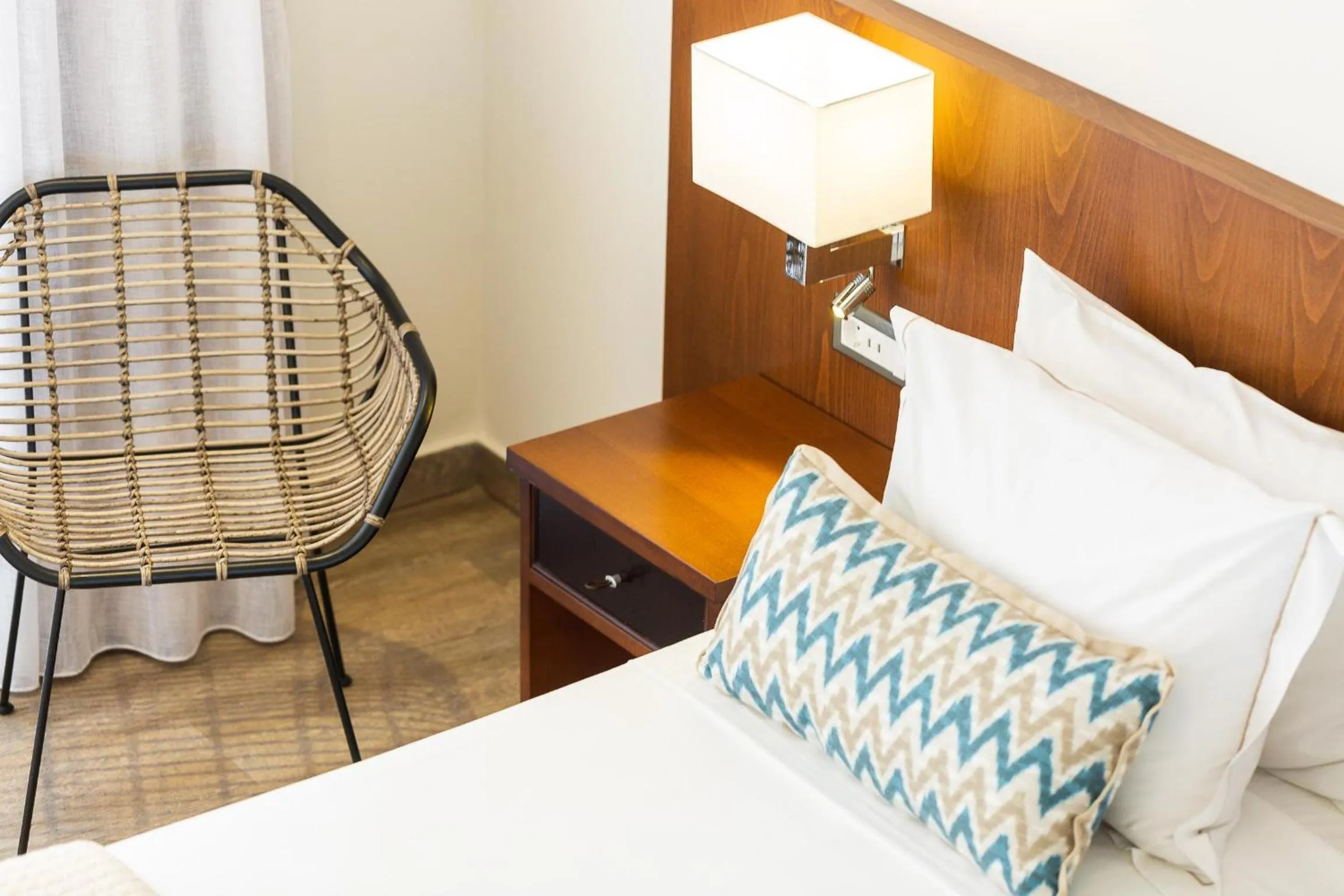 Photo of the whole room, Bed in Theartemis Palace