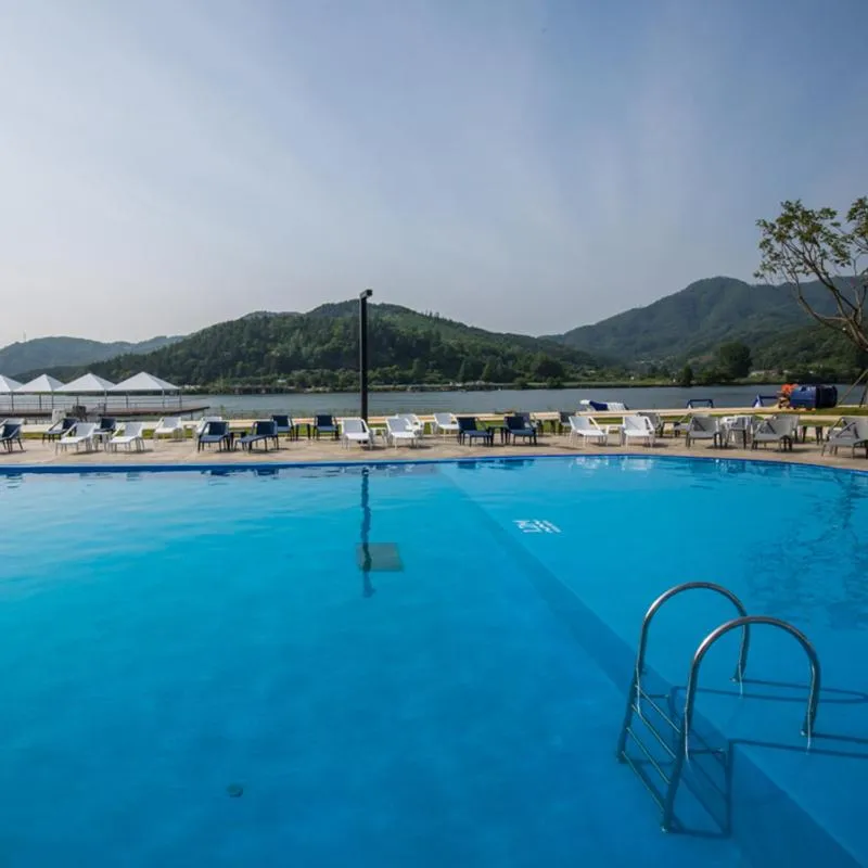 Pool view in Gapyeong Parotia Waterhouse