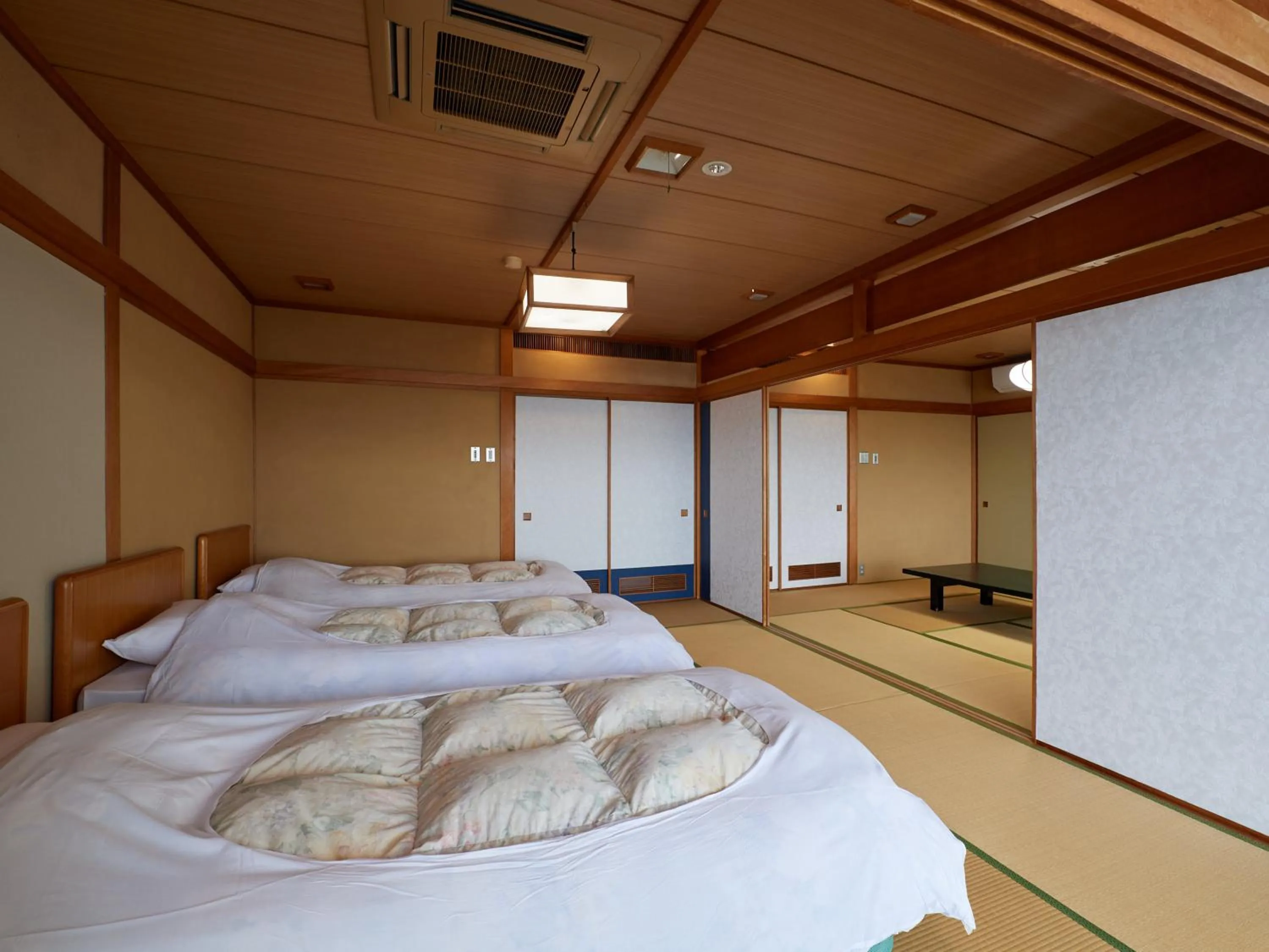 Bed in Izu Atagawa Onsen Hotel Gyokuryu