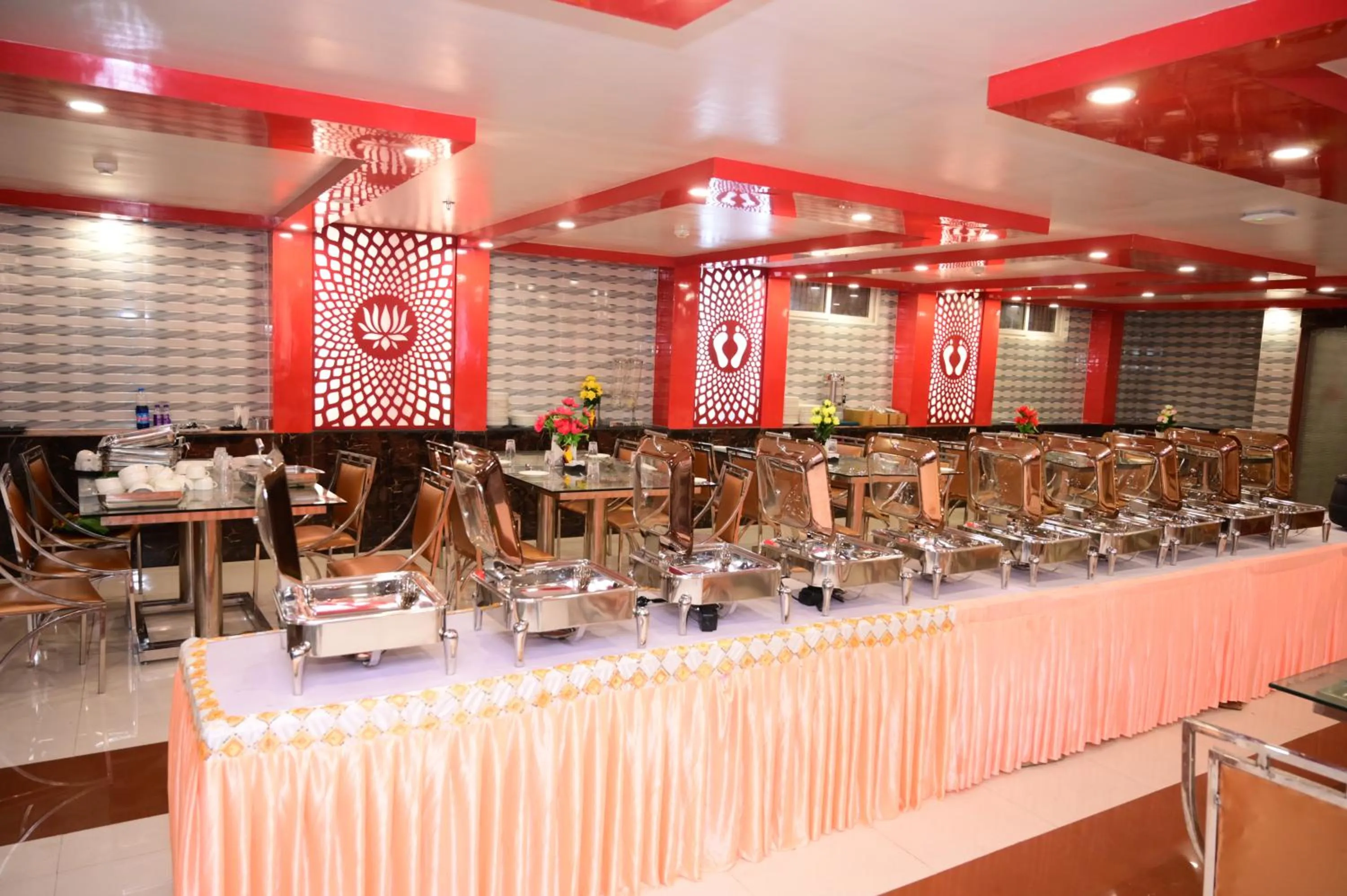 Restaurant/places to eat in HOTEL GM INTERNATIONAL