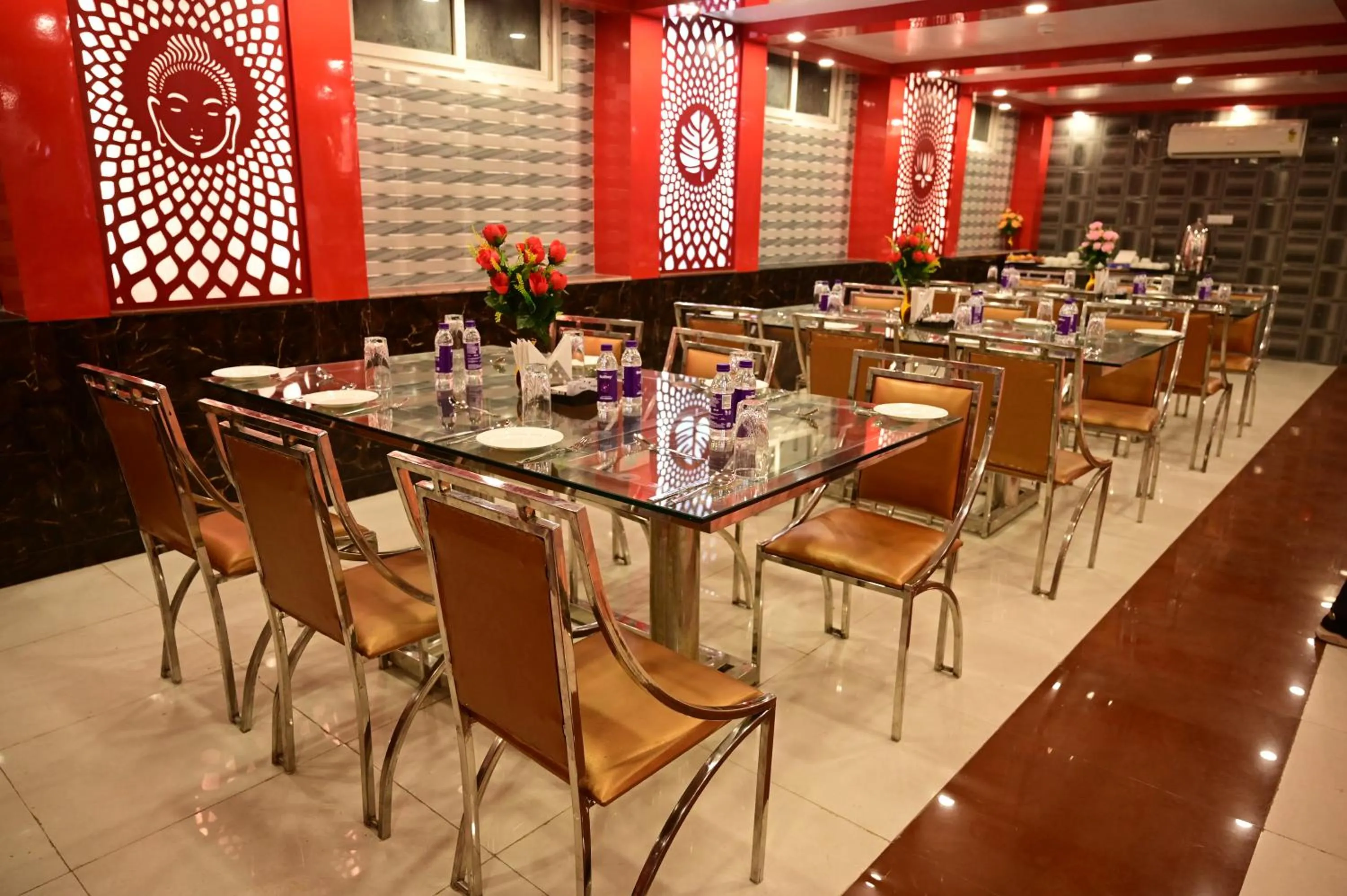 Restaurant/places to eat in HOTEL GM INTERNATIONAL