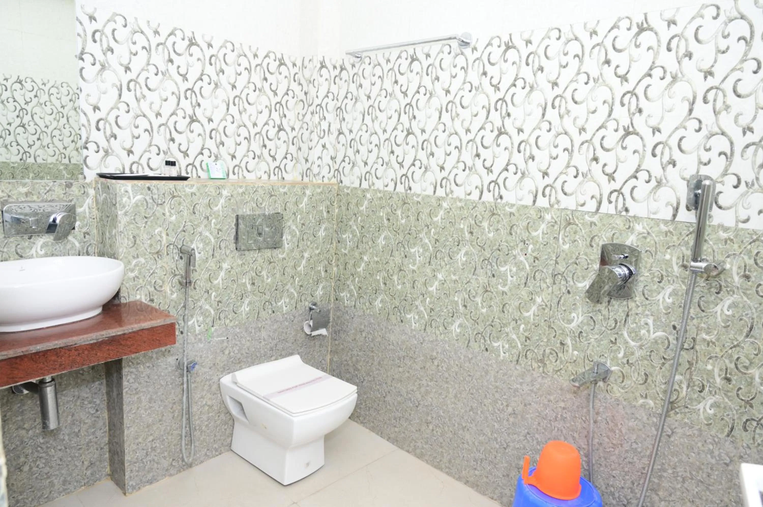 Shower in HOTEL GM INTERNATIONAL